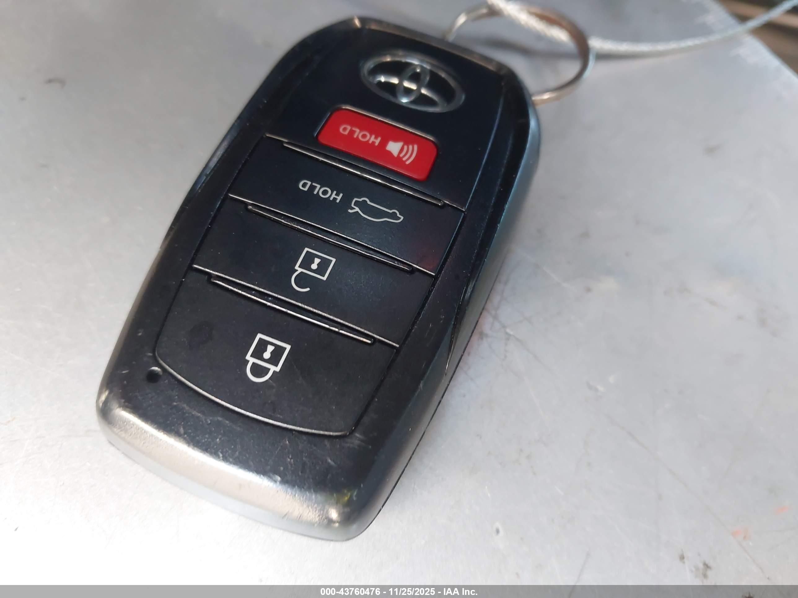 TOYOTA CAMRY image 11