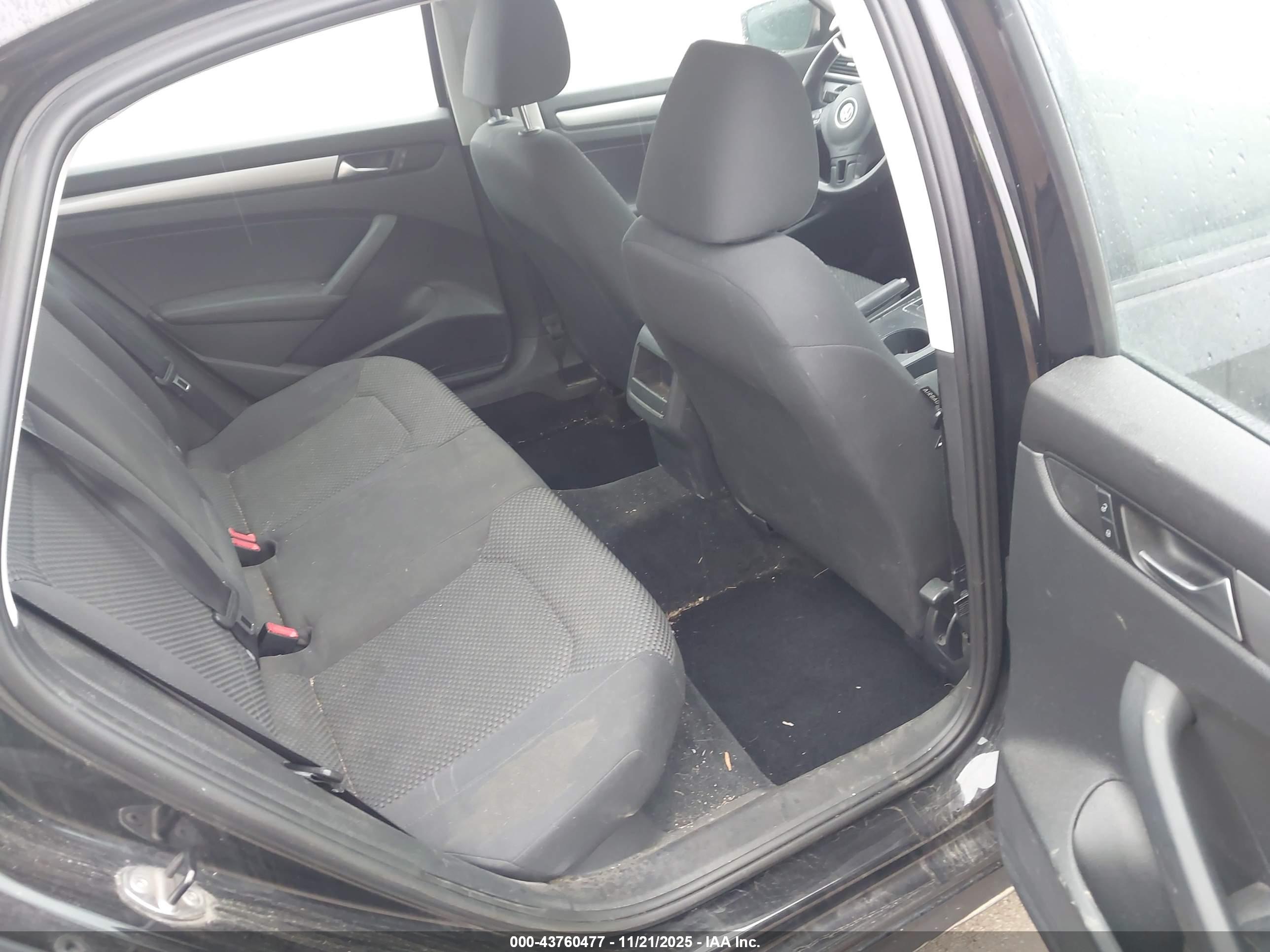 VOLKSWAGEN PASSAT image 8