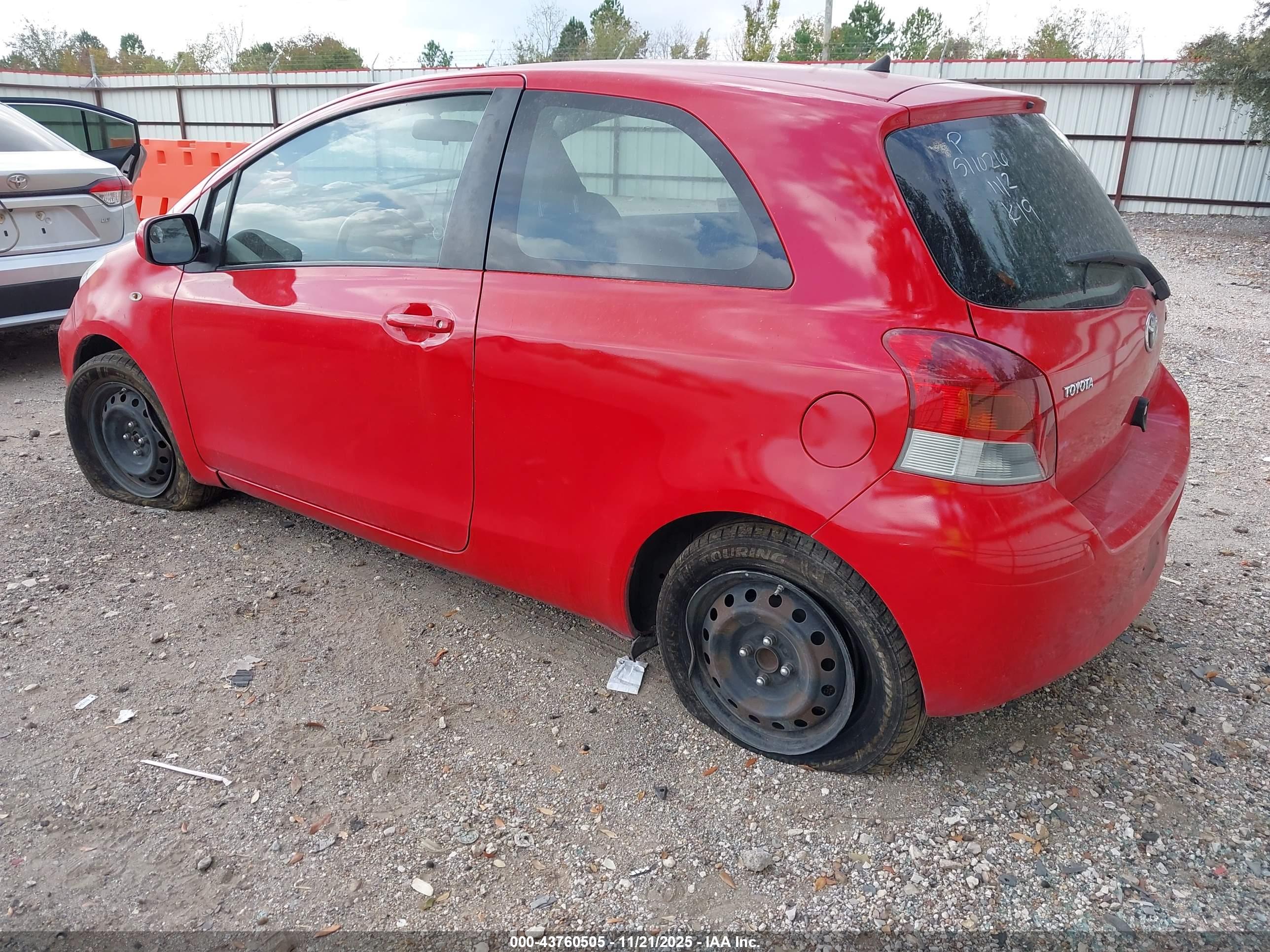 TOYOTA YARIS image 3