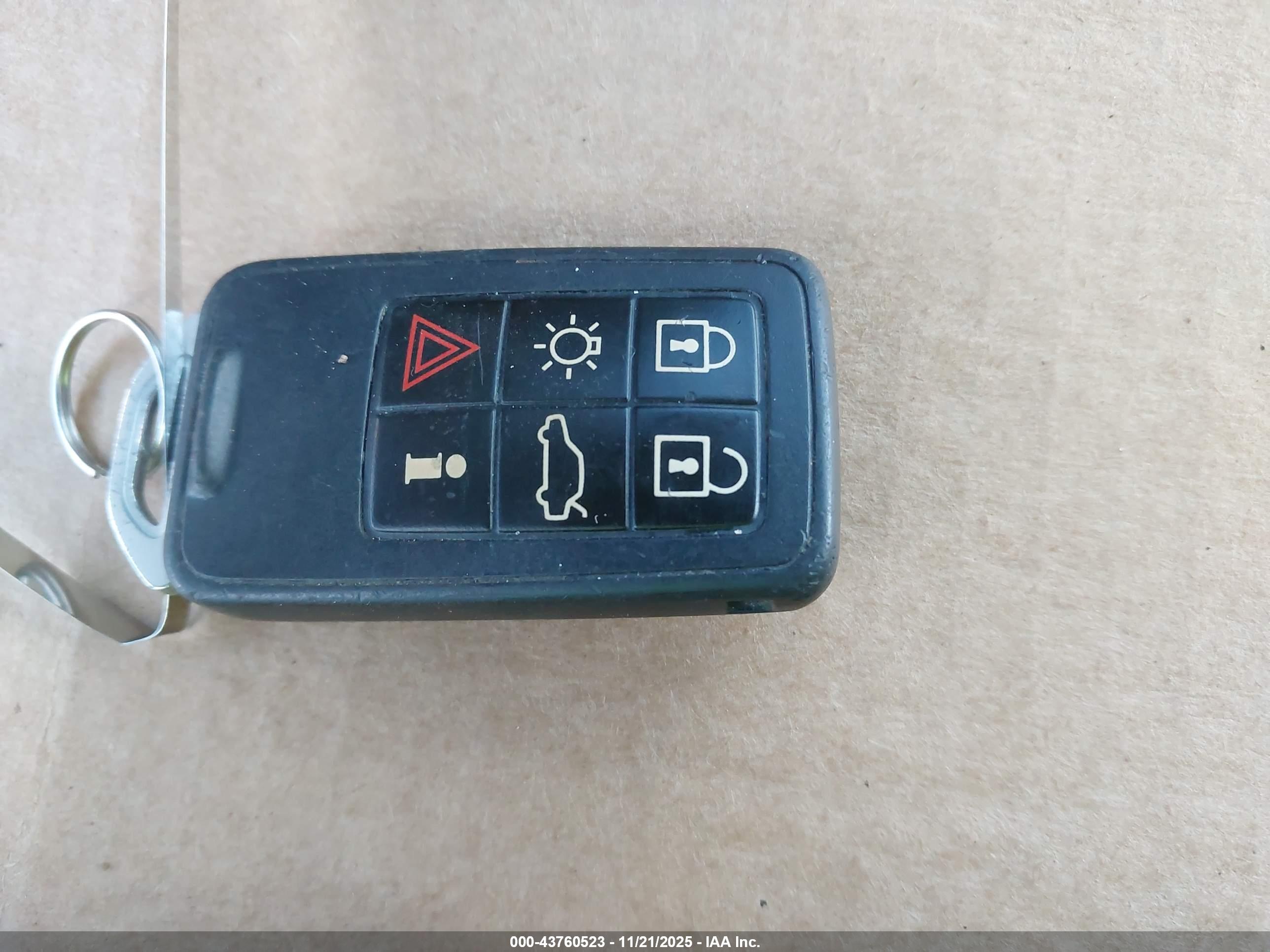 VOLVO S60 image 11