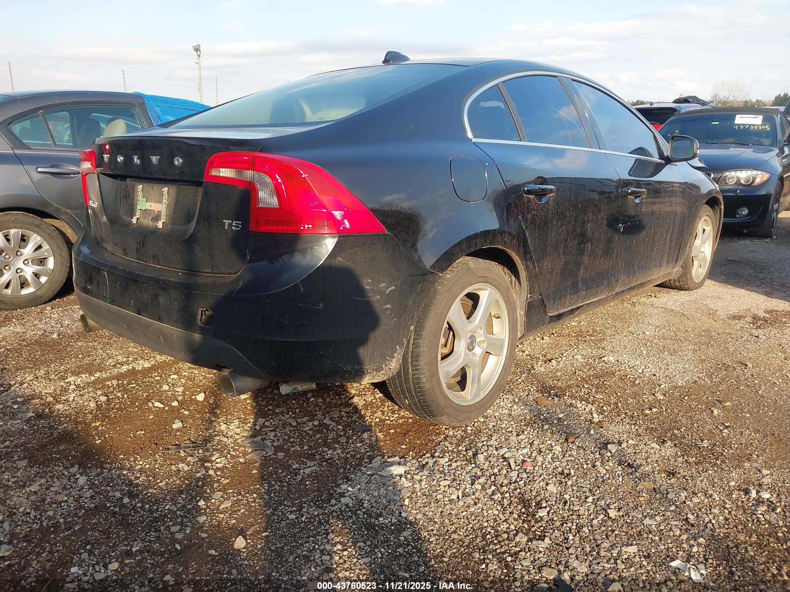 VOLVO S60 image 4