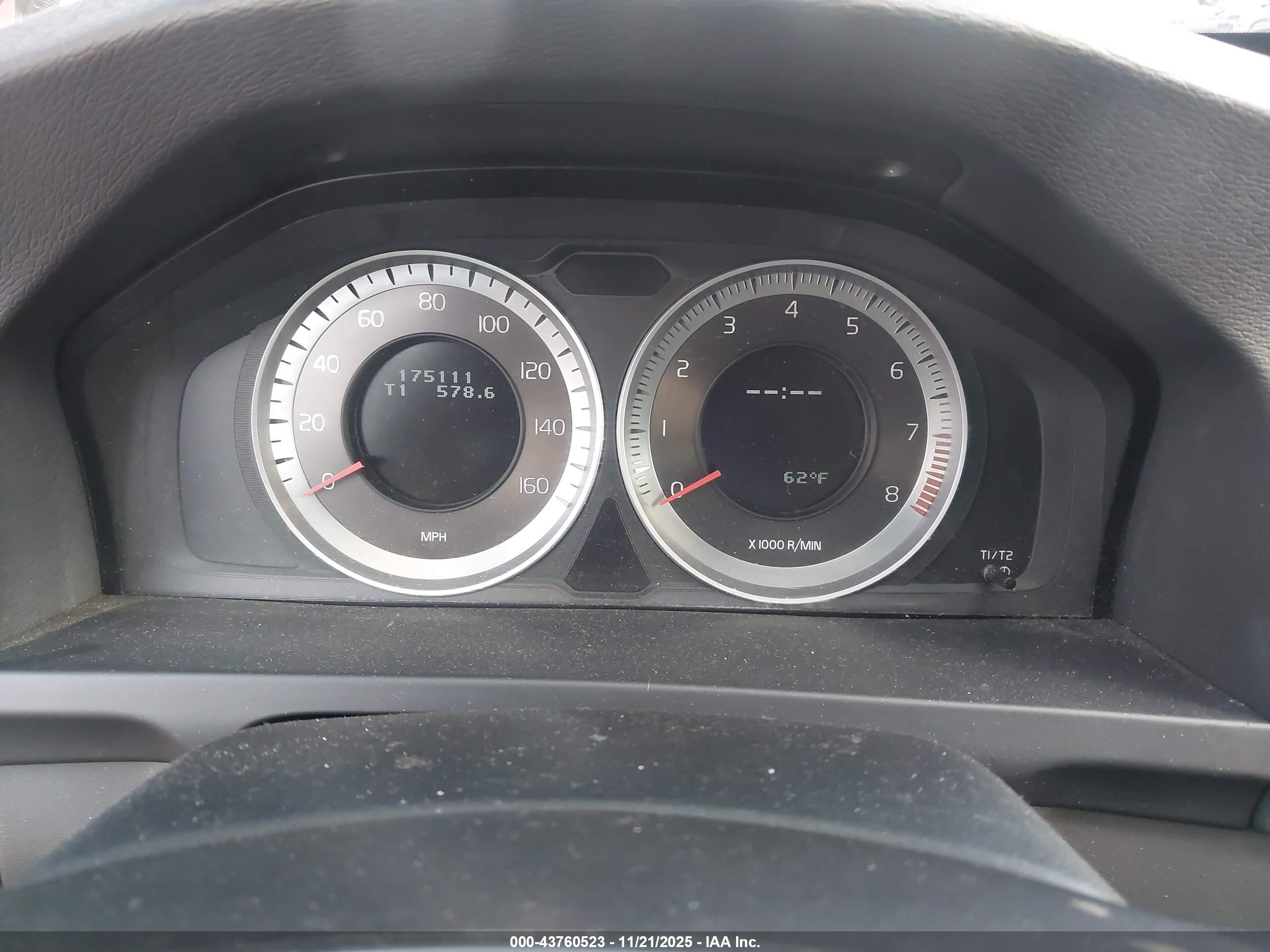 VOLVO S60 image 7