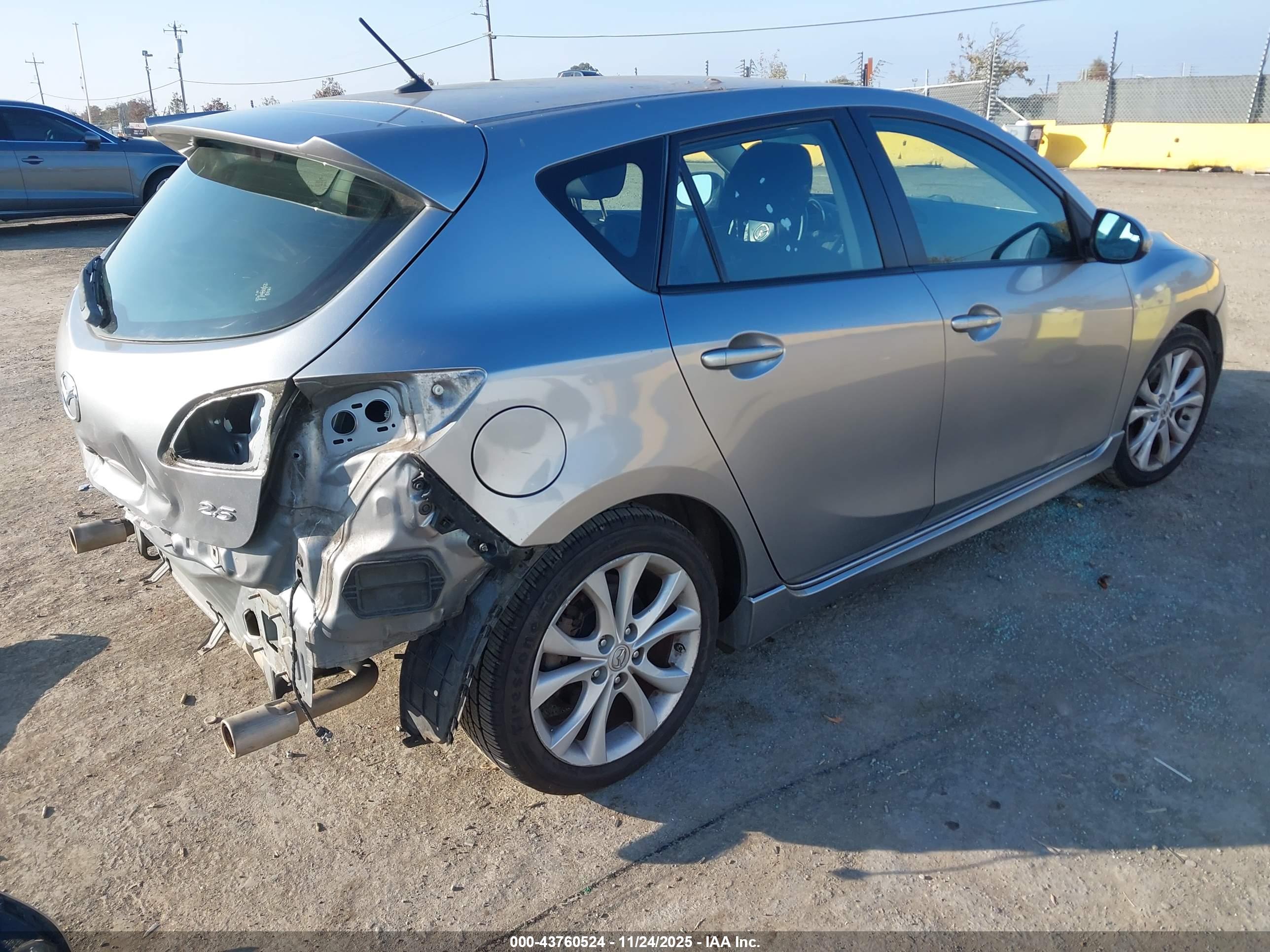 MAZDA MAZDA3 image 4