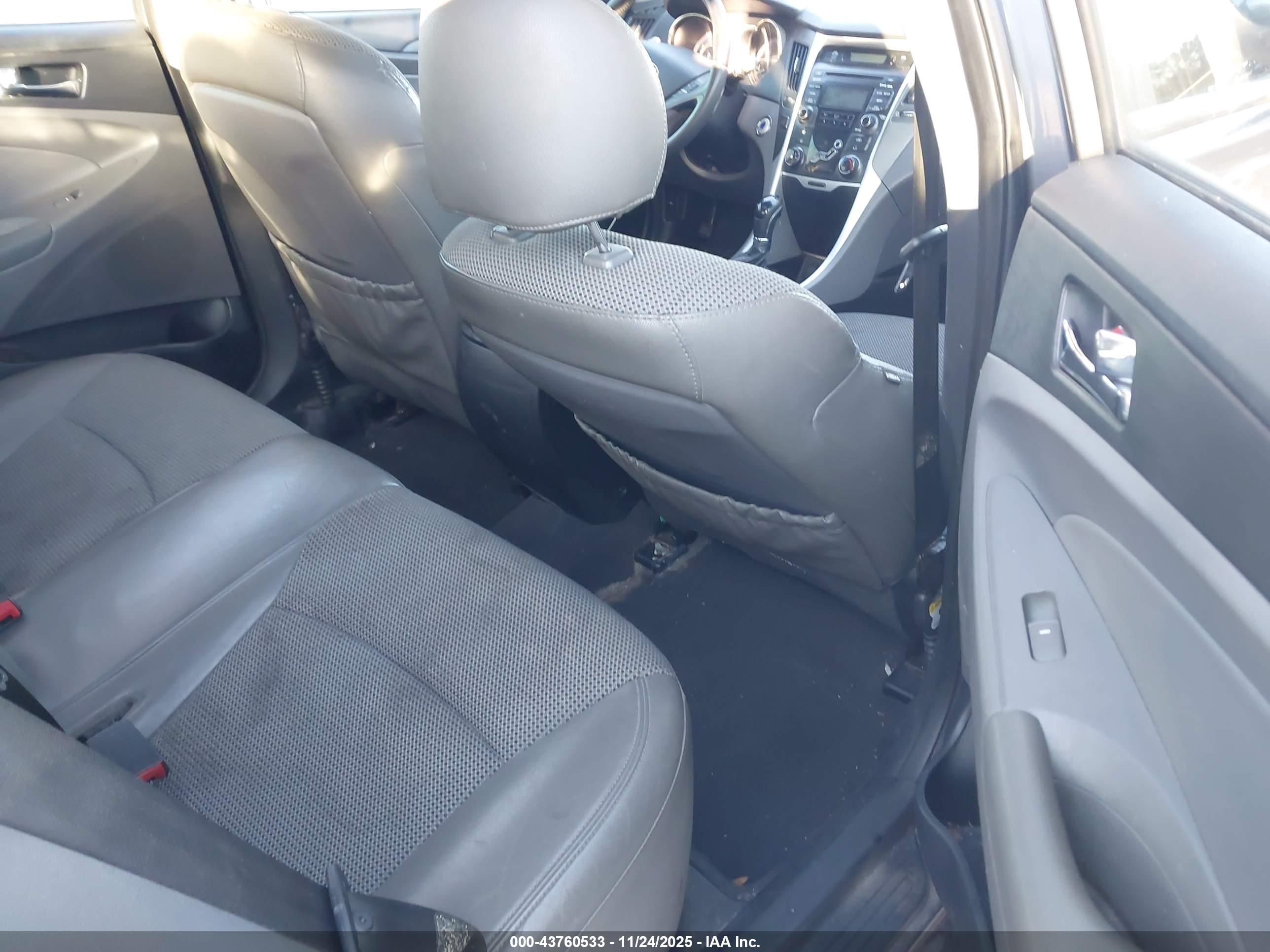HYUNDAI SONATA image 8