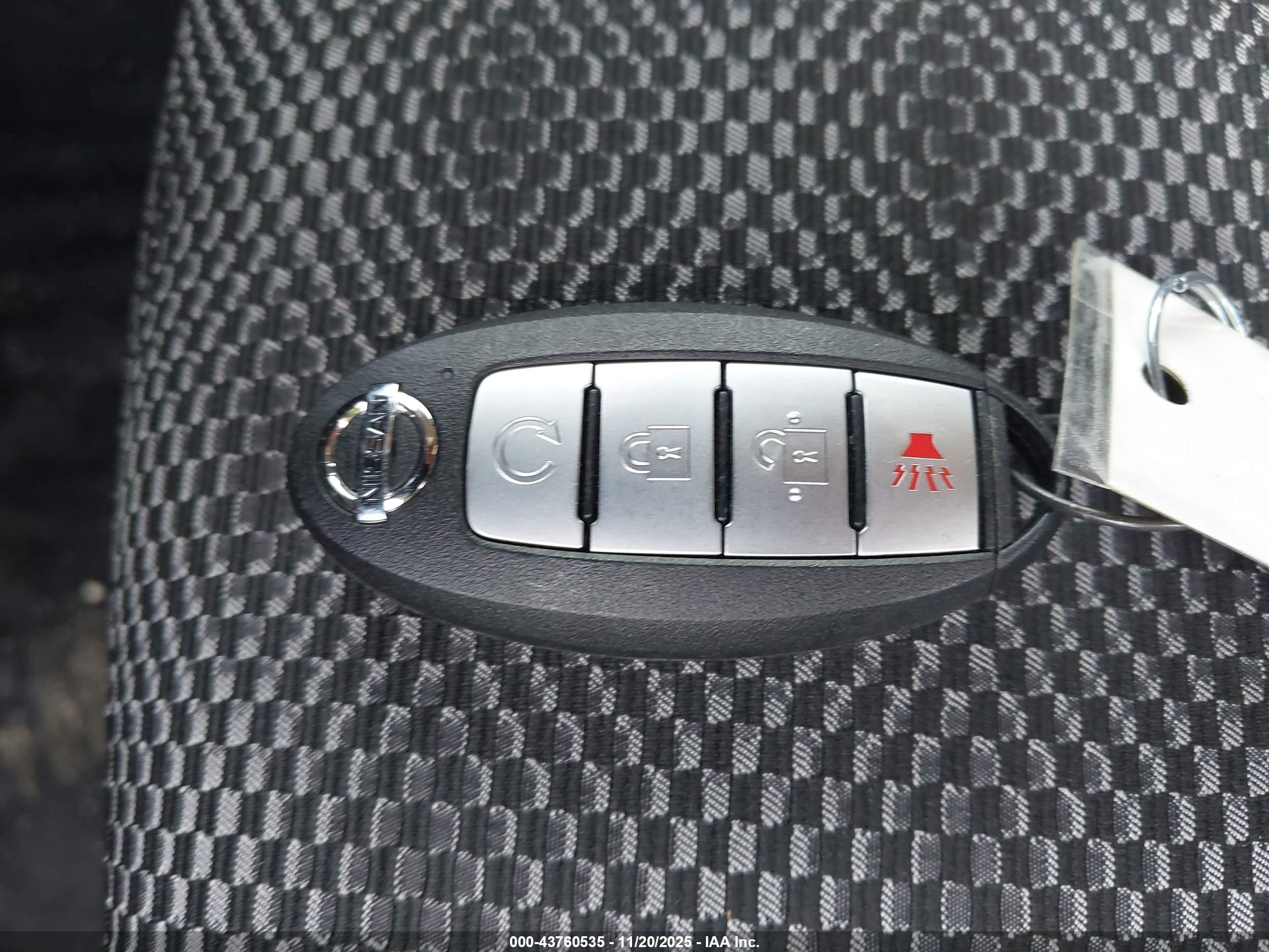 NISSAN ROGUE image 11