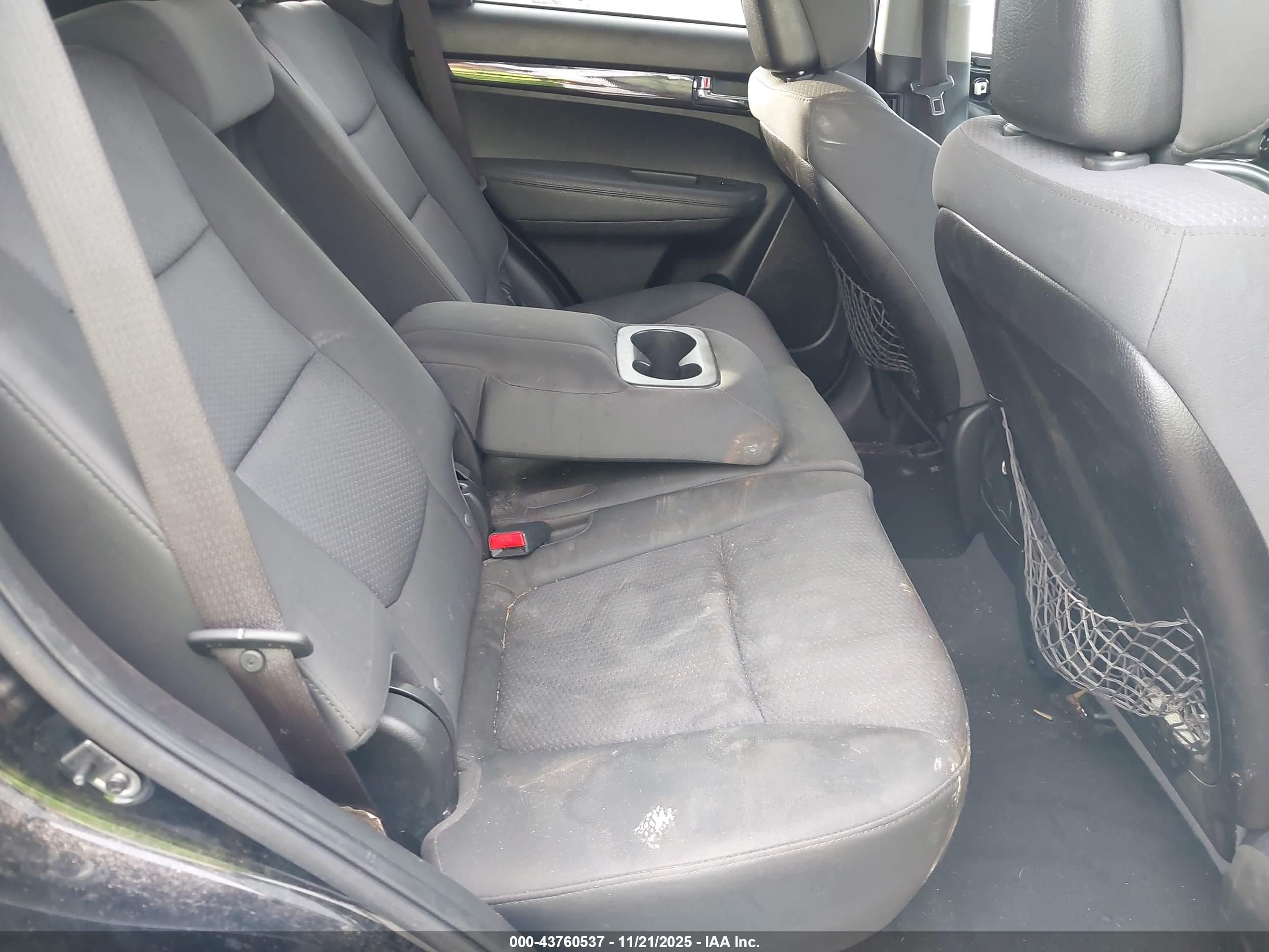 KIA SORENTO image 8