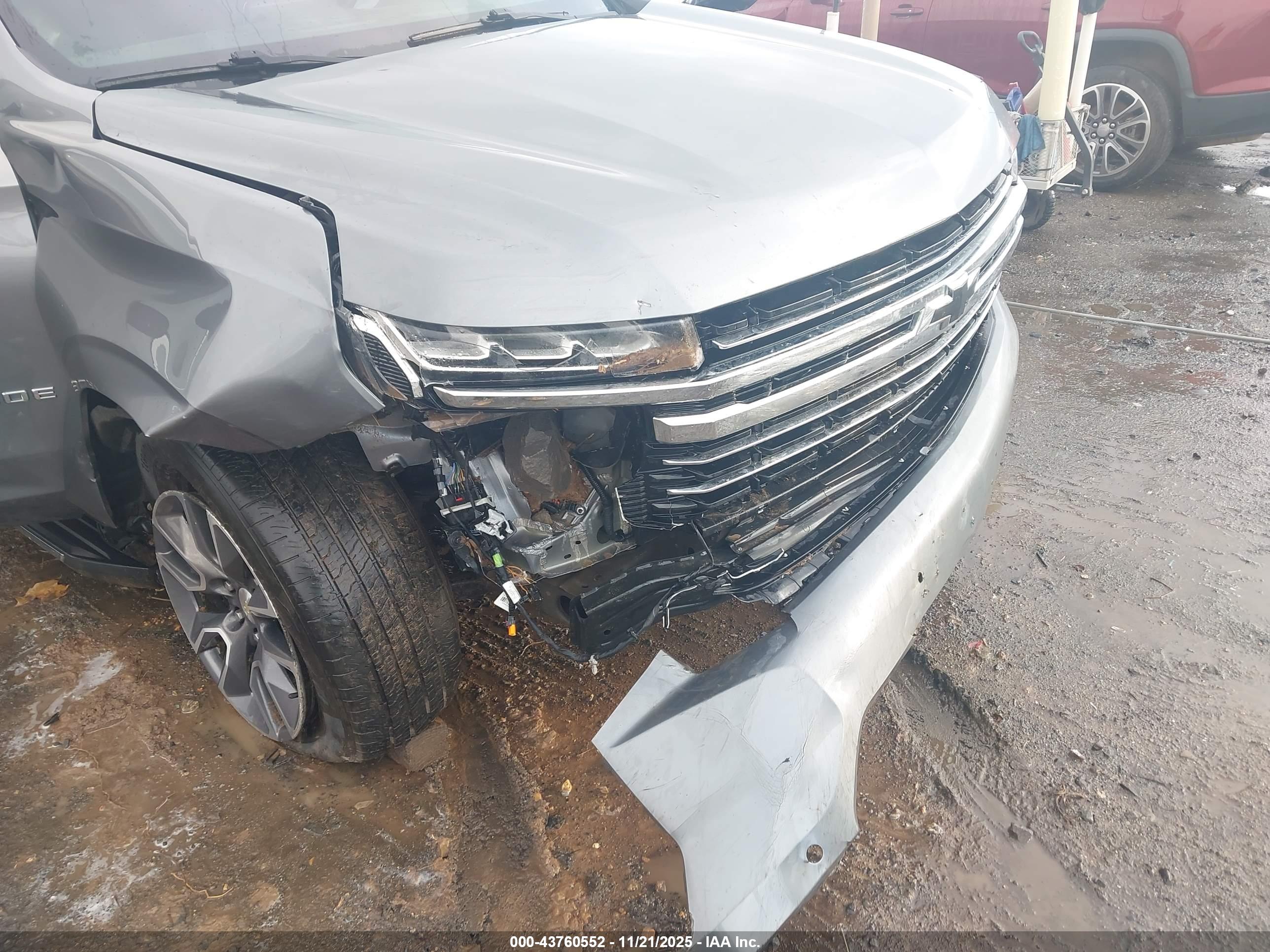CHEVROLET TAHOE image 6