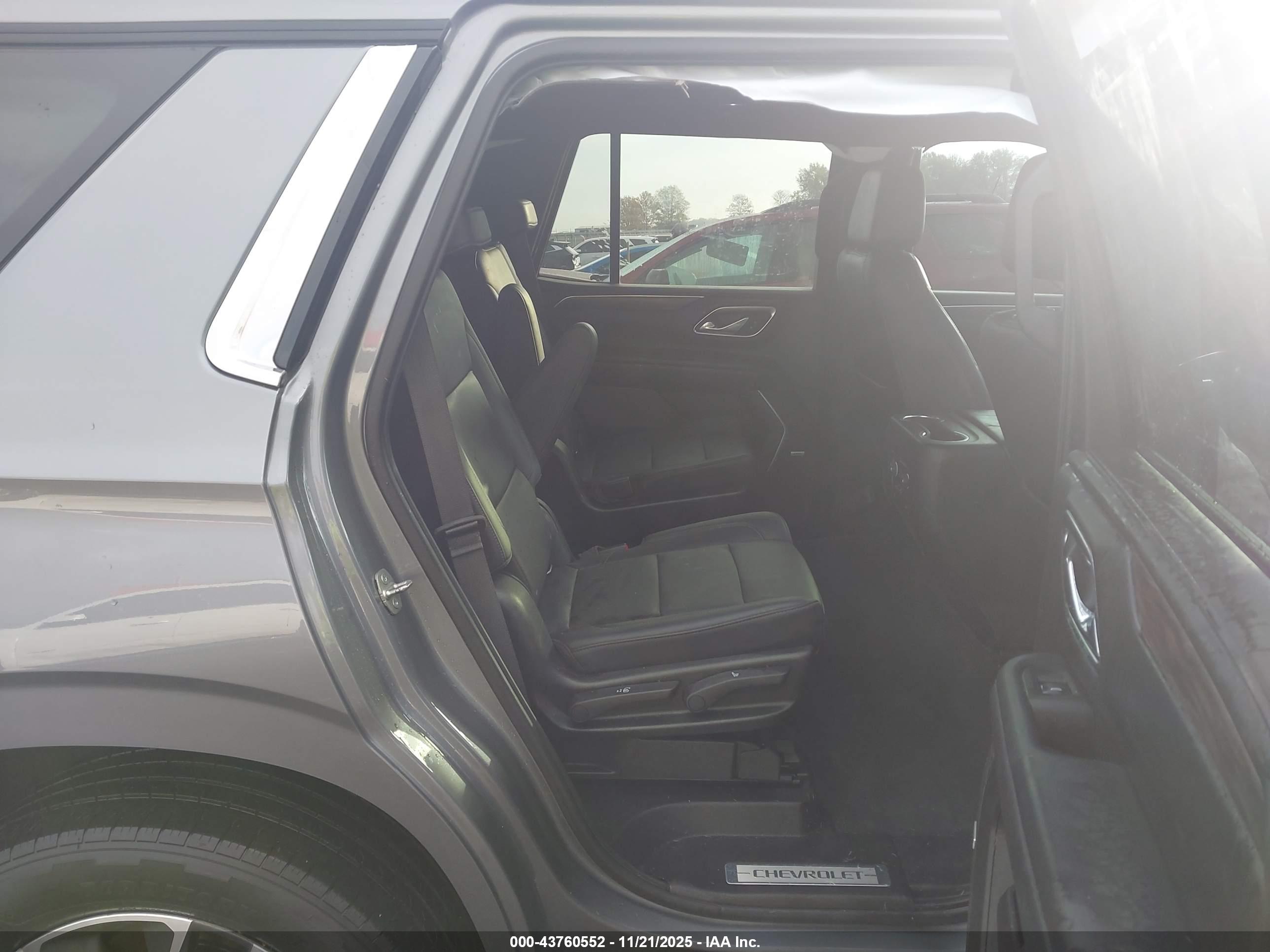 CHEVROLET TAHOE image 8