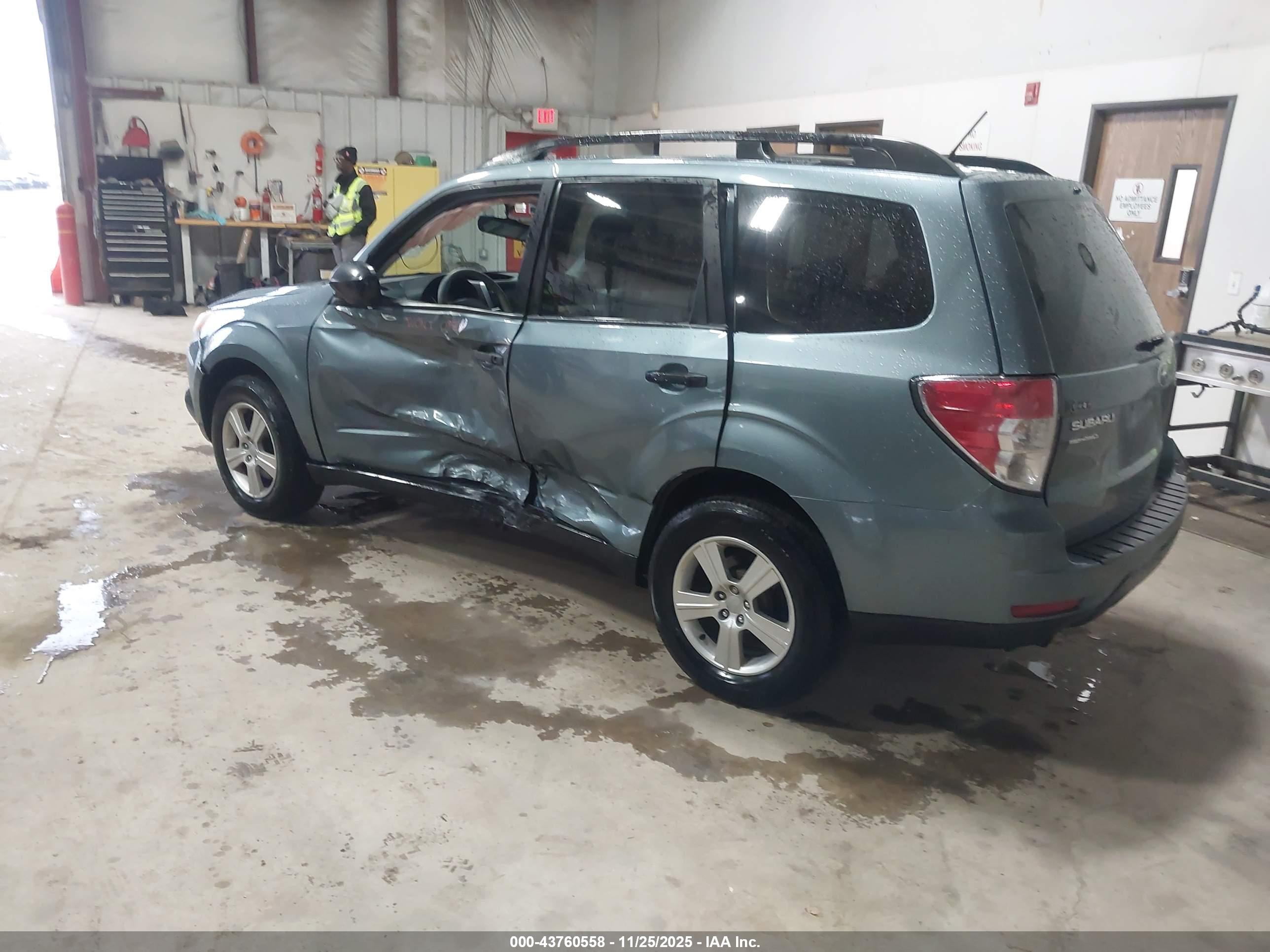 SUBARU FORESTER image 3
