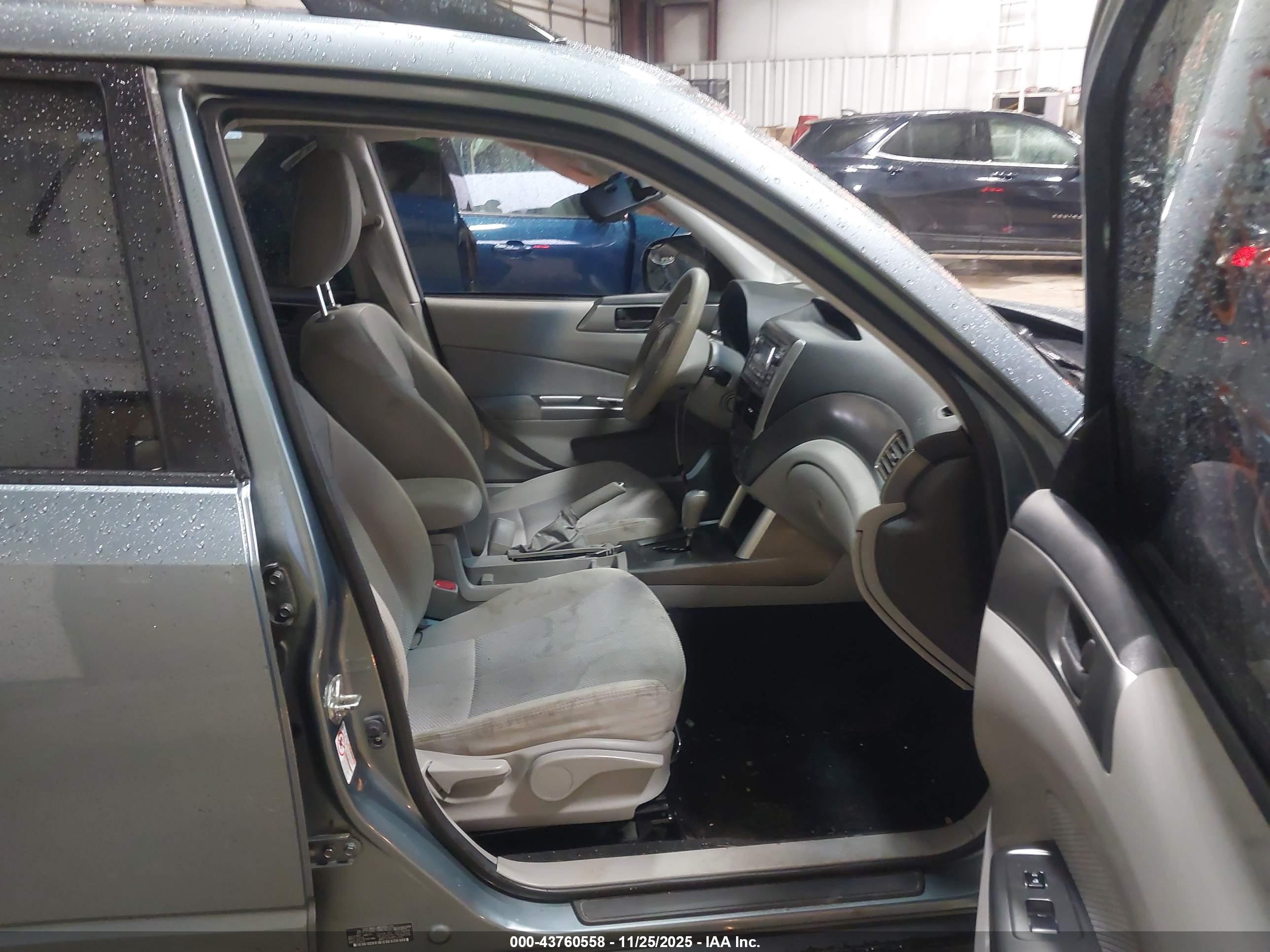 SUBARU FORESTER image 5