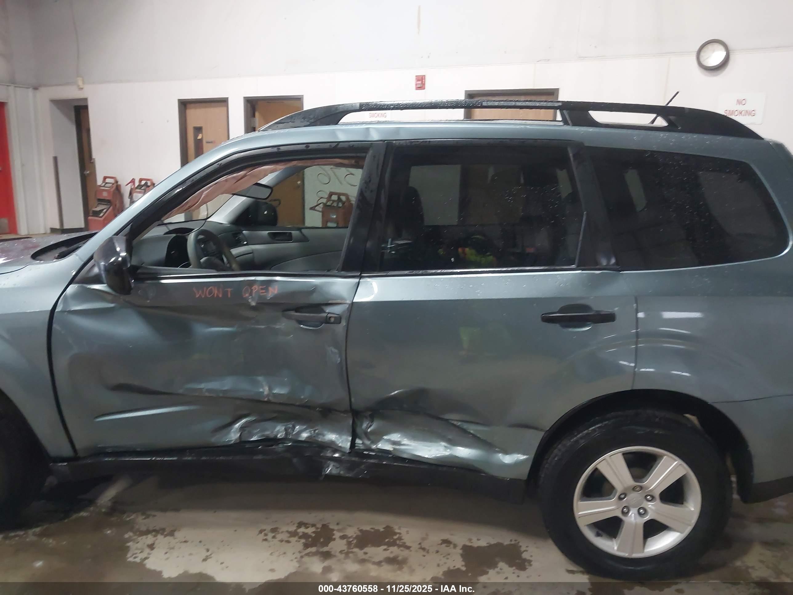SUBARU FORESTER image 6