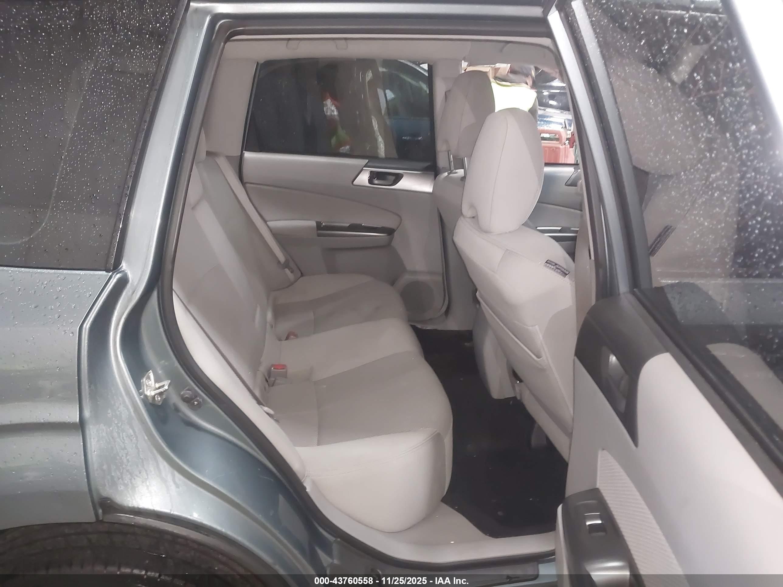 SUBARU FORESTER image 8