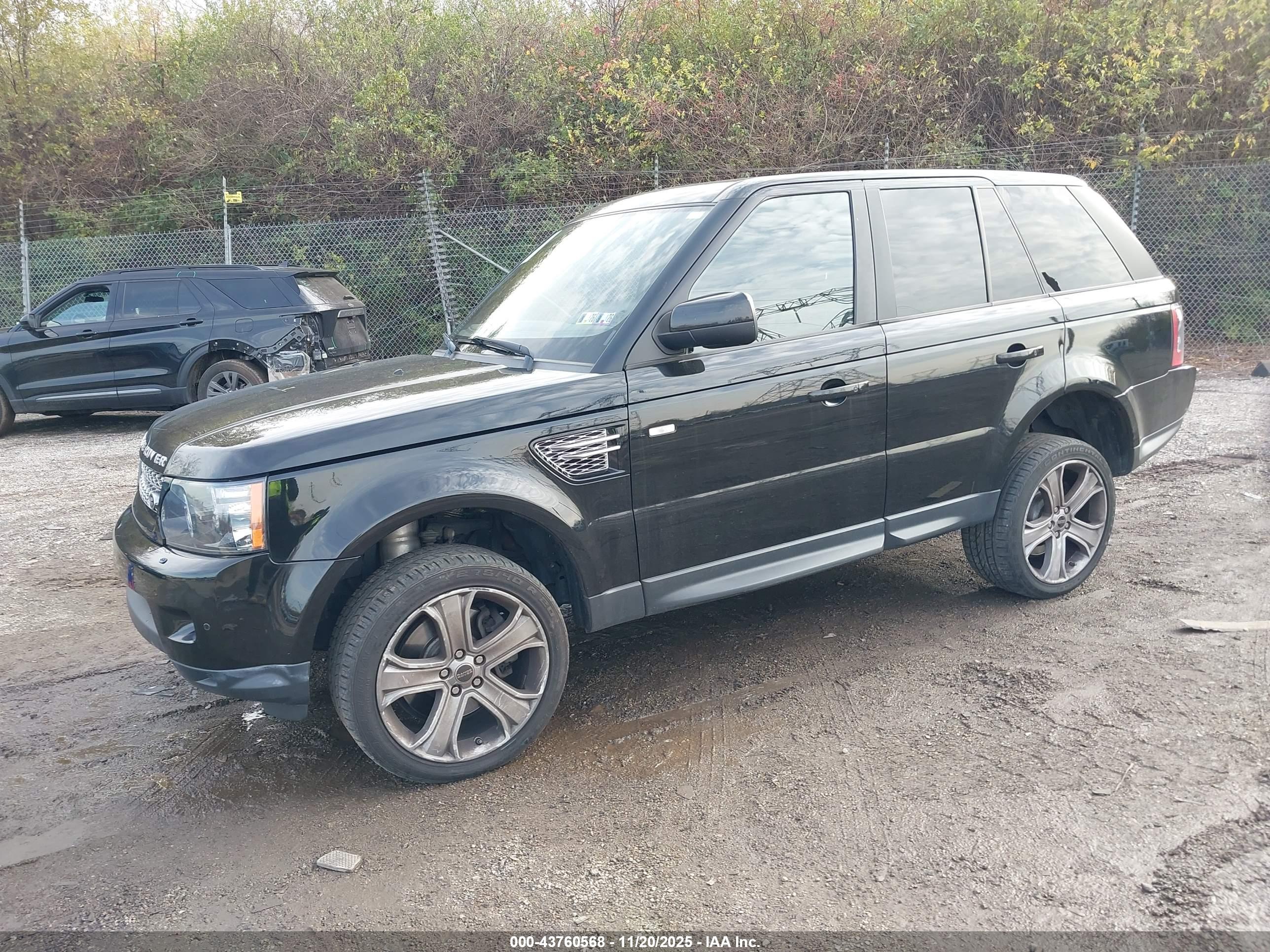 LAND ROVER image 2