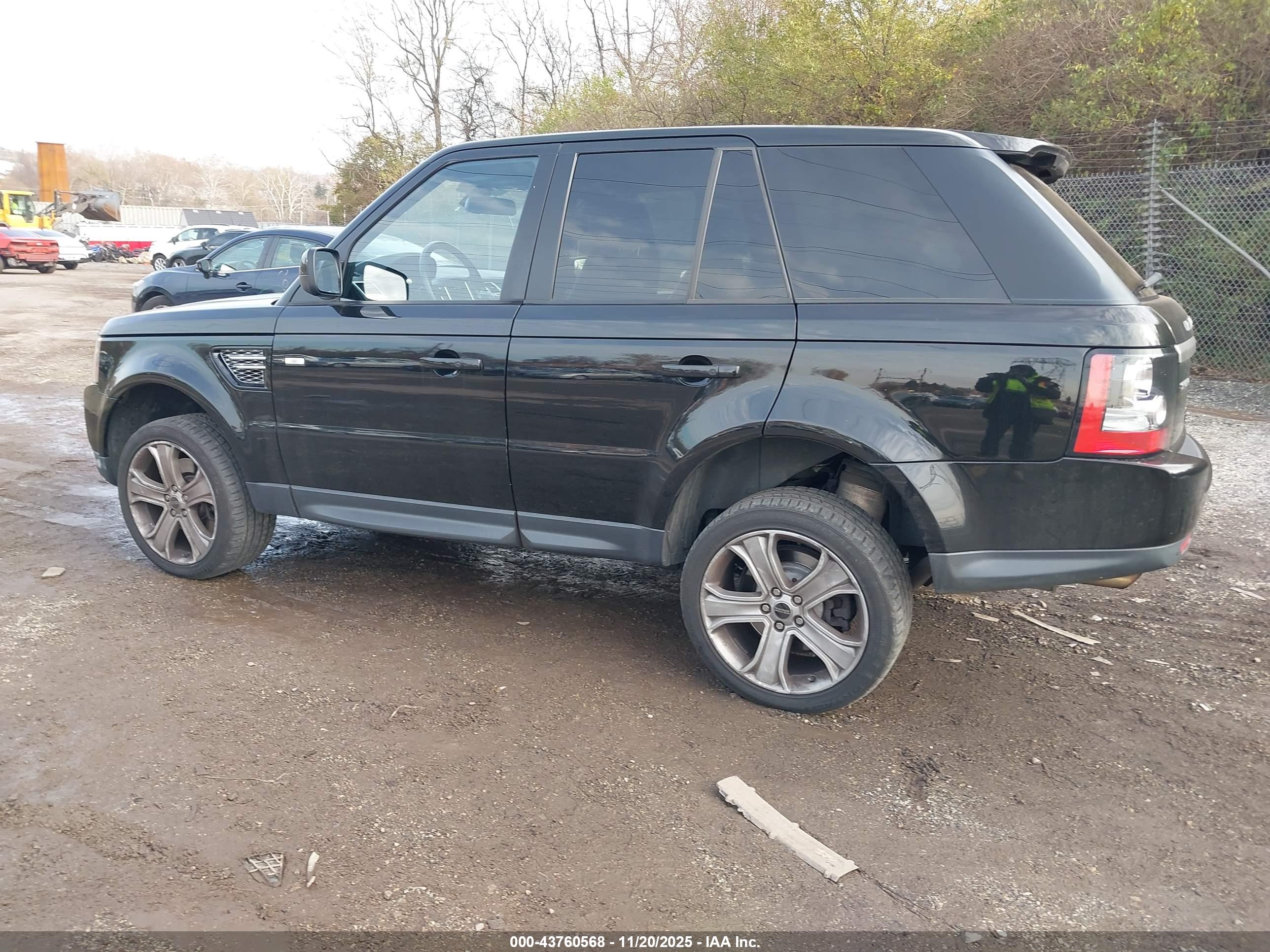 LAND ROVER image 3