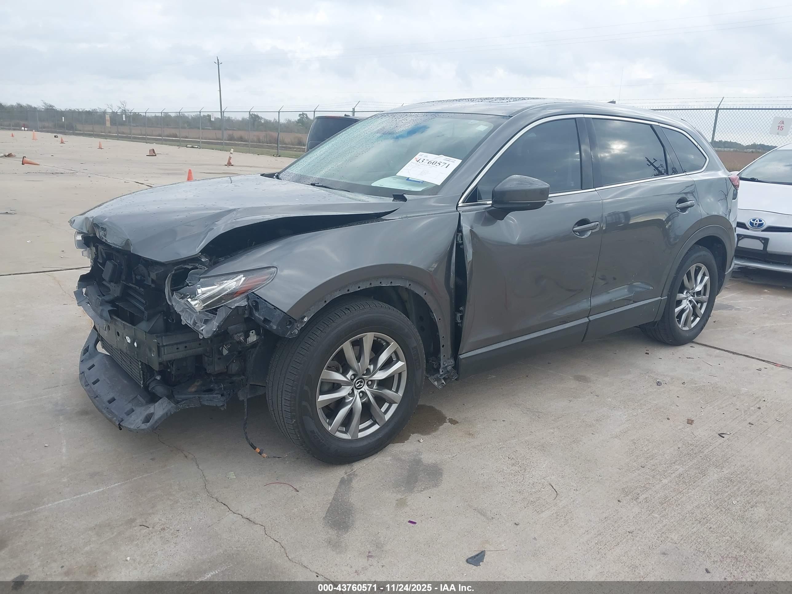 MAZDA CX-9 image 2