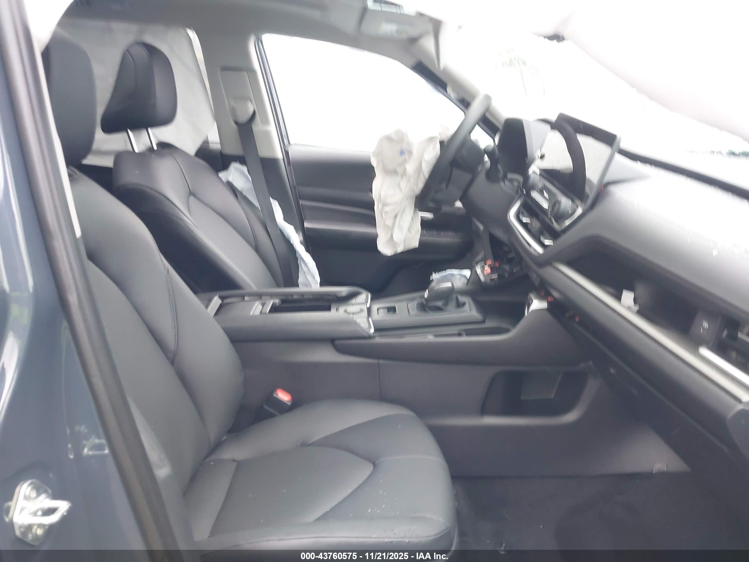 TOYOTA GRAND image 5