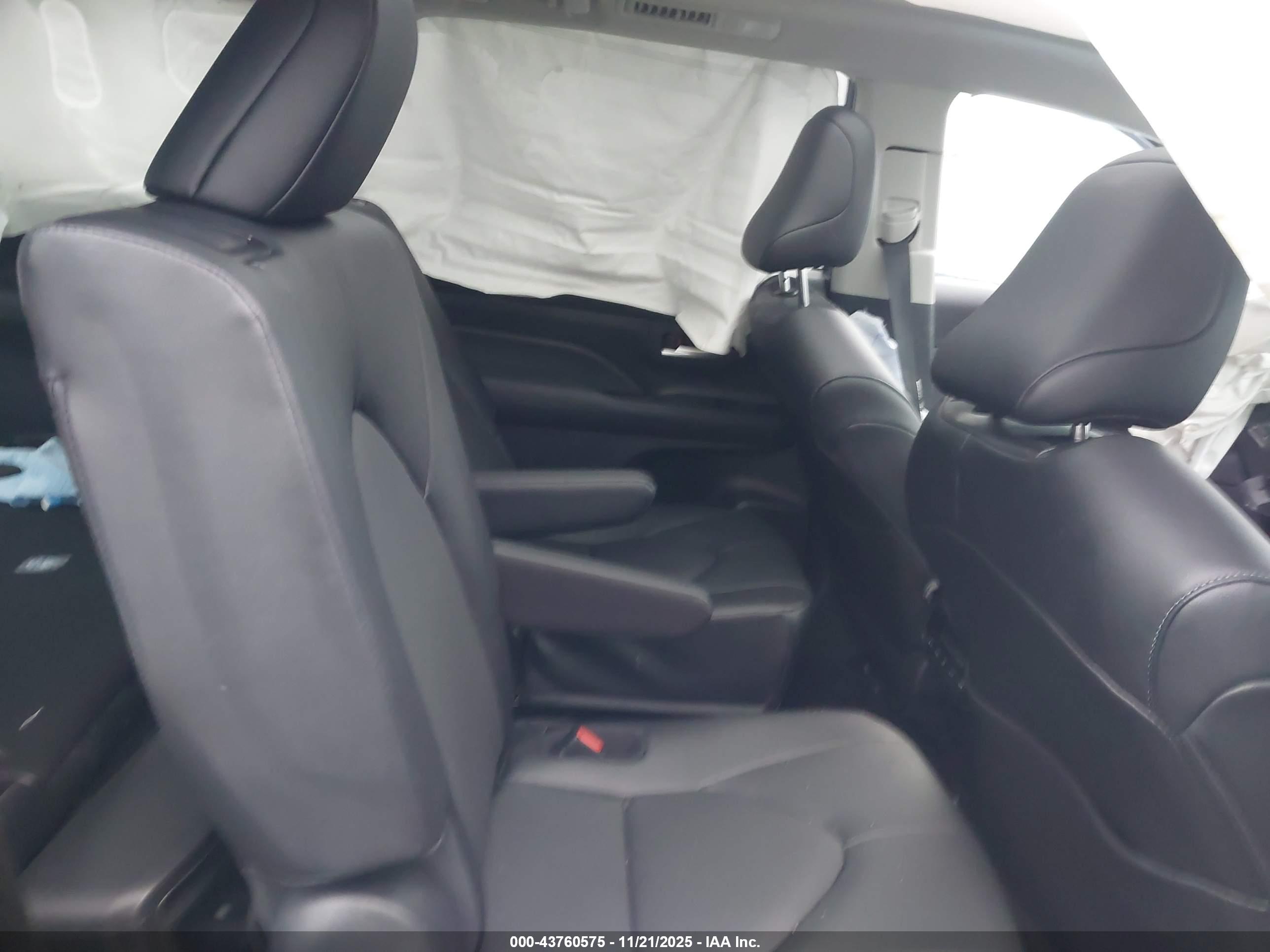 TOYOTA GRAND image 8