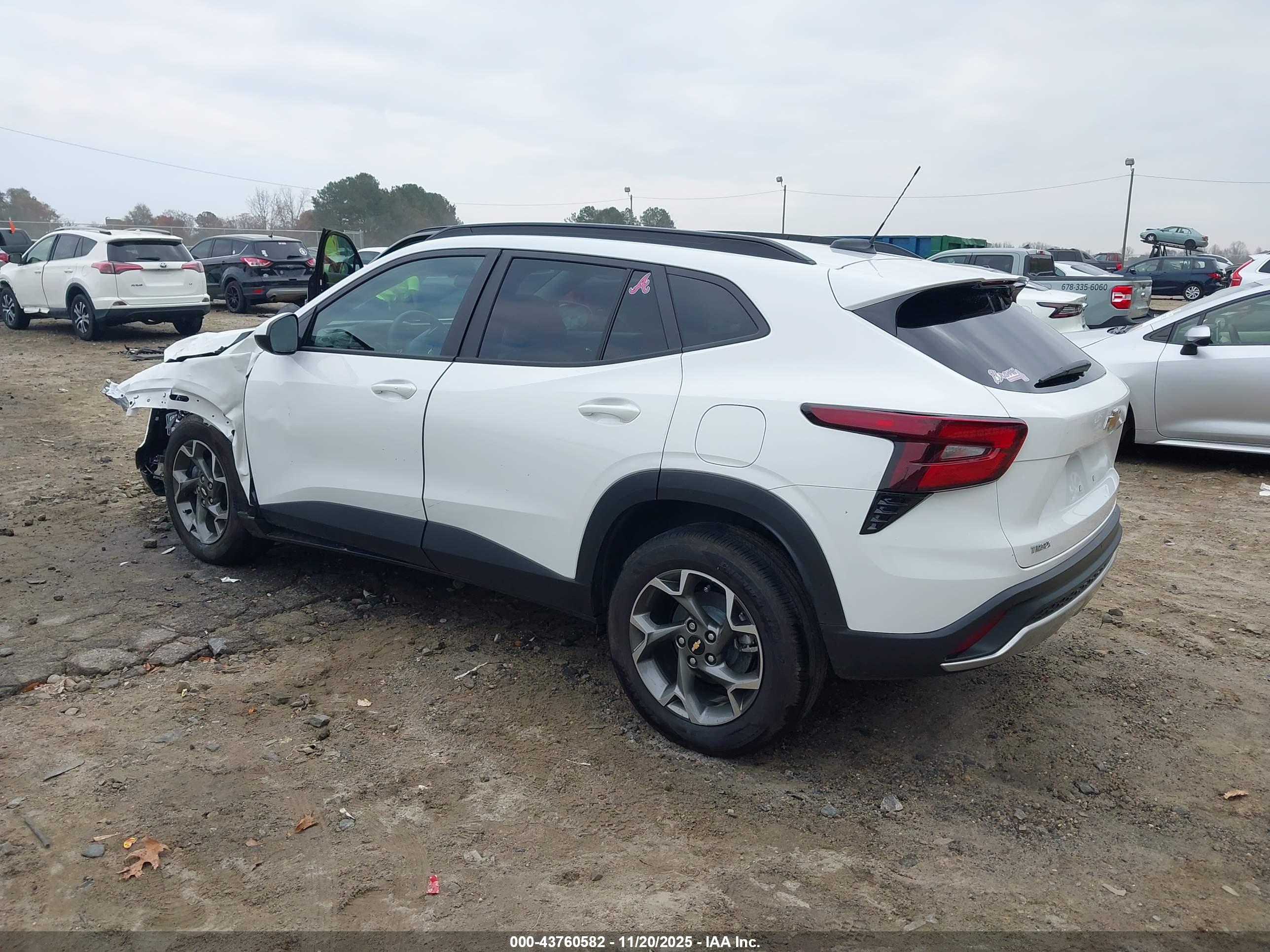 CHEVROLET TRAX image 3