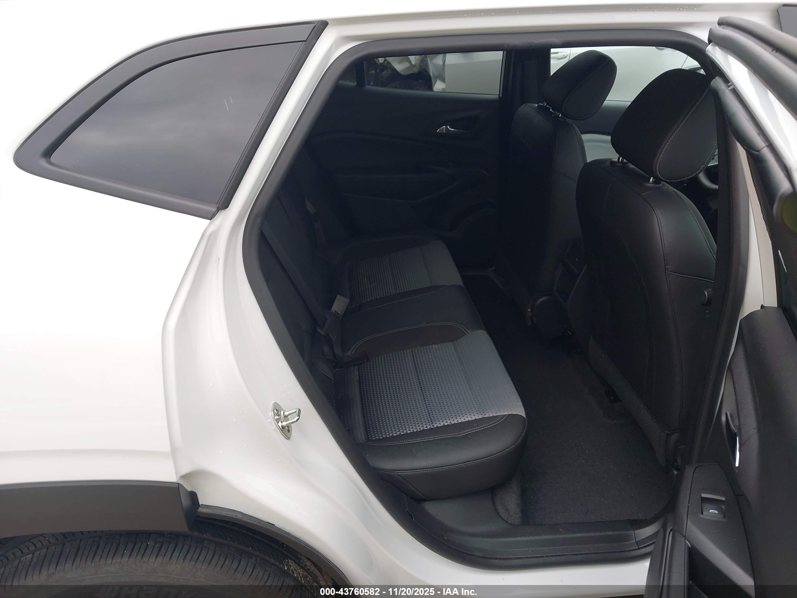 CHEVROLET TRAX image 8