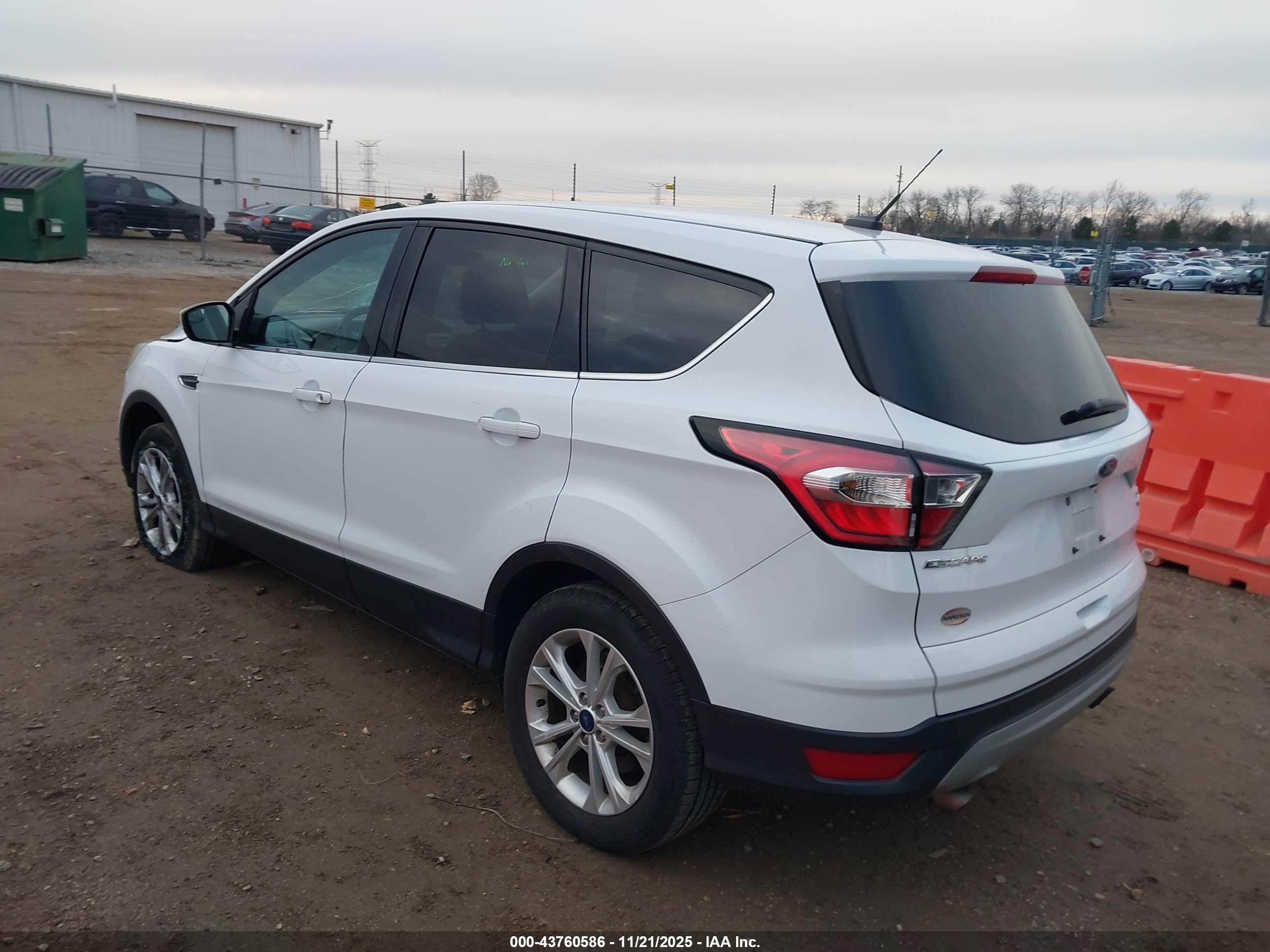 FORD ESCAPE image 3
