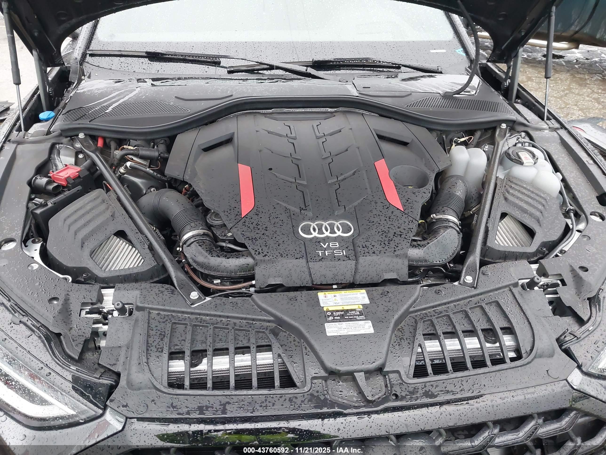 AUDI S8 image 10