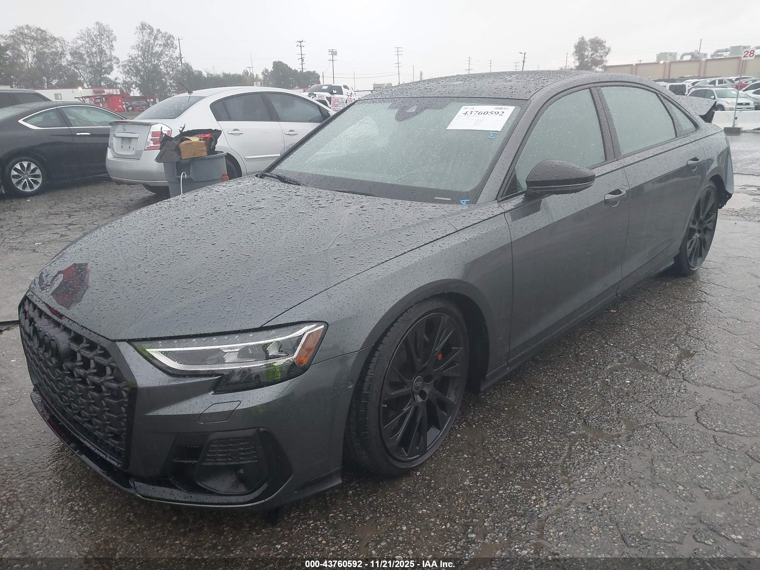 AUDI S8 image 2