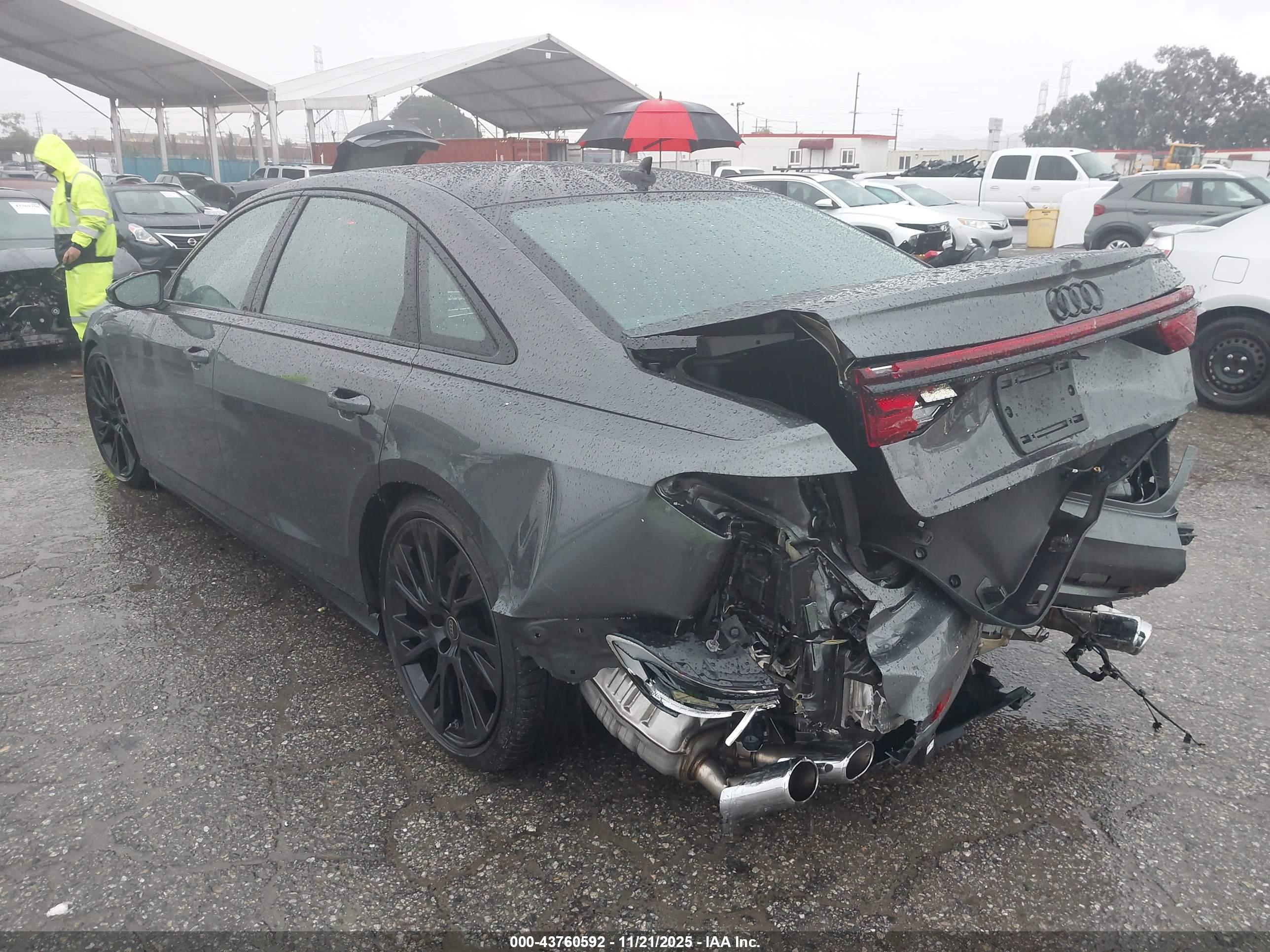 AUDI S8 image 3