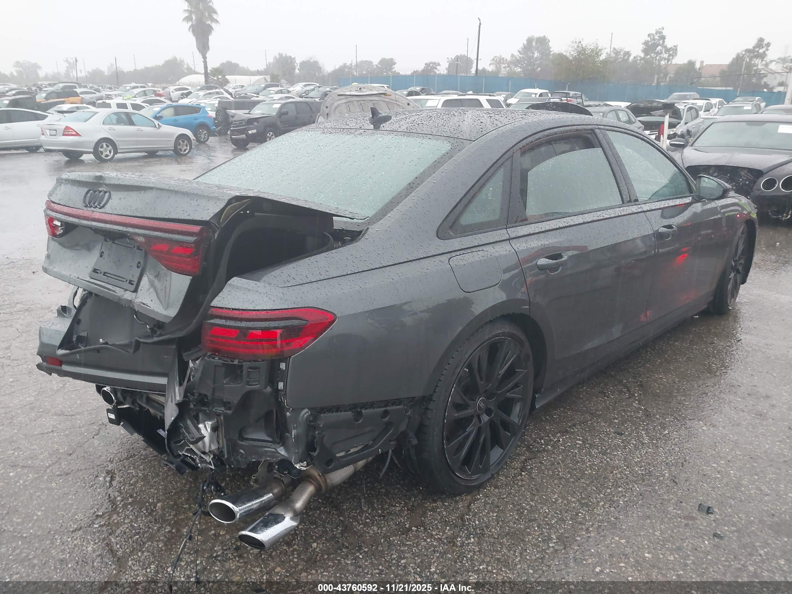 AUDI S8 image 4