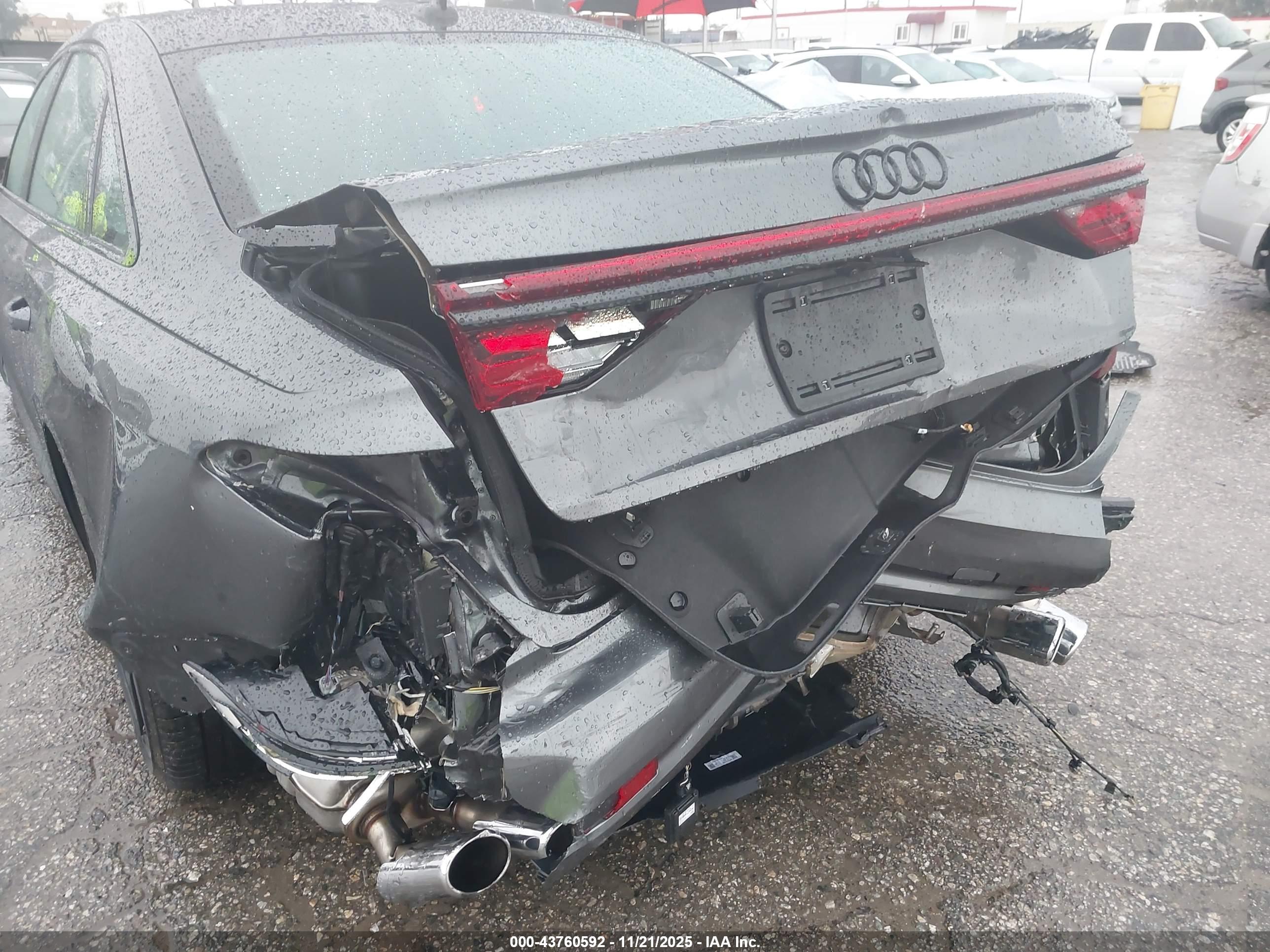 AUDI S8 image 6