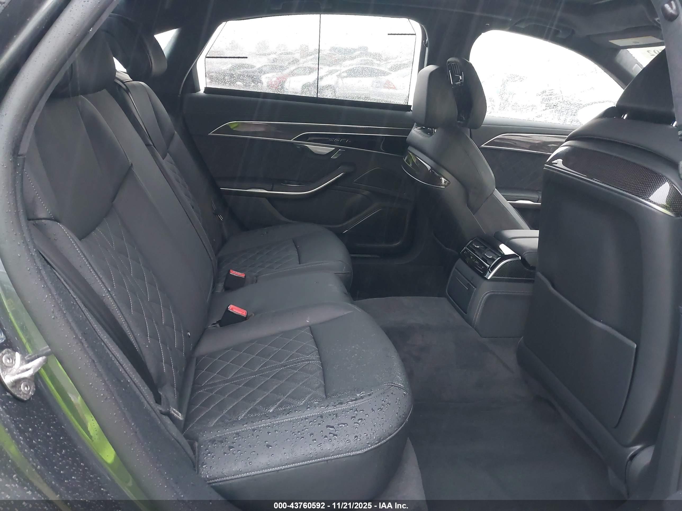 AUDI S8 image 8