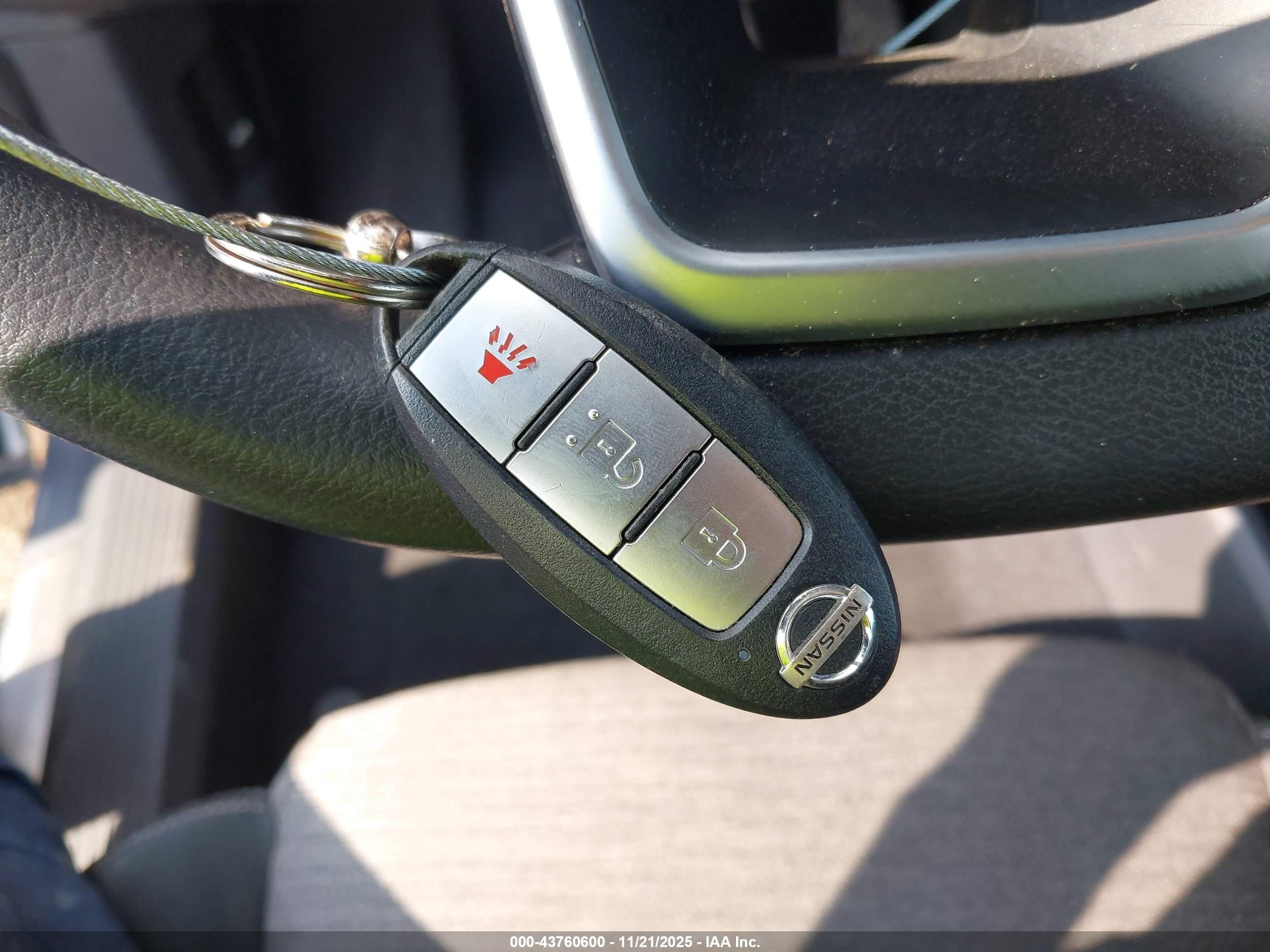 NISSAN ROGUE image 11