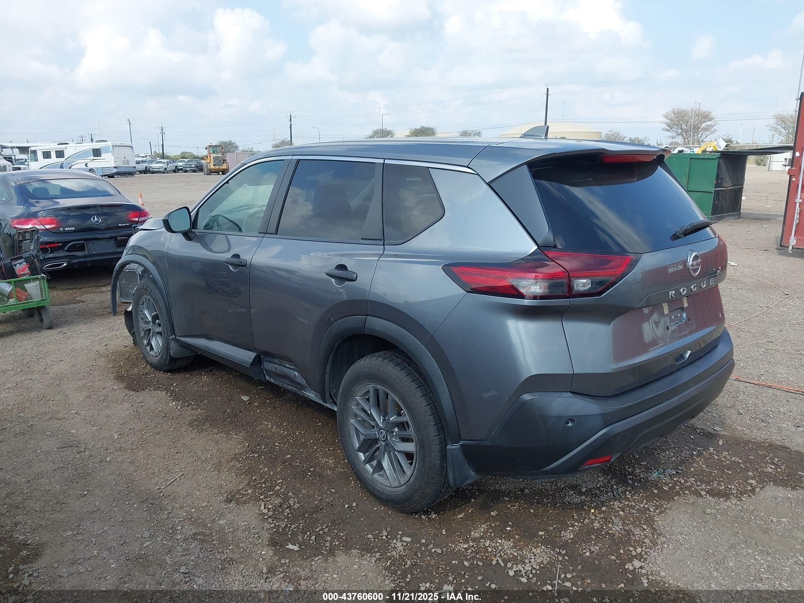 NISSAN ROGUE image 3