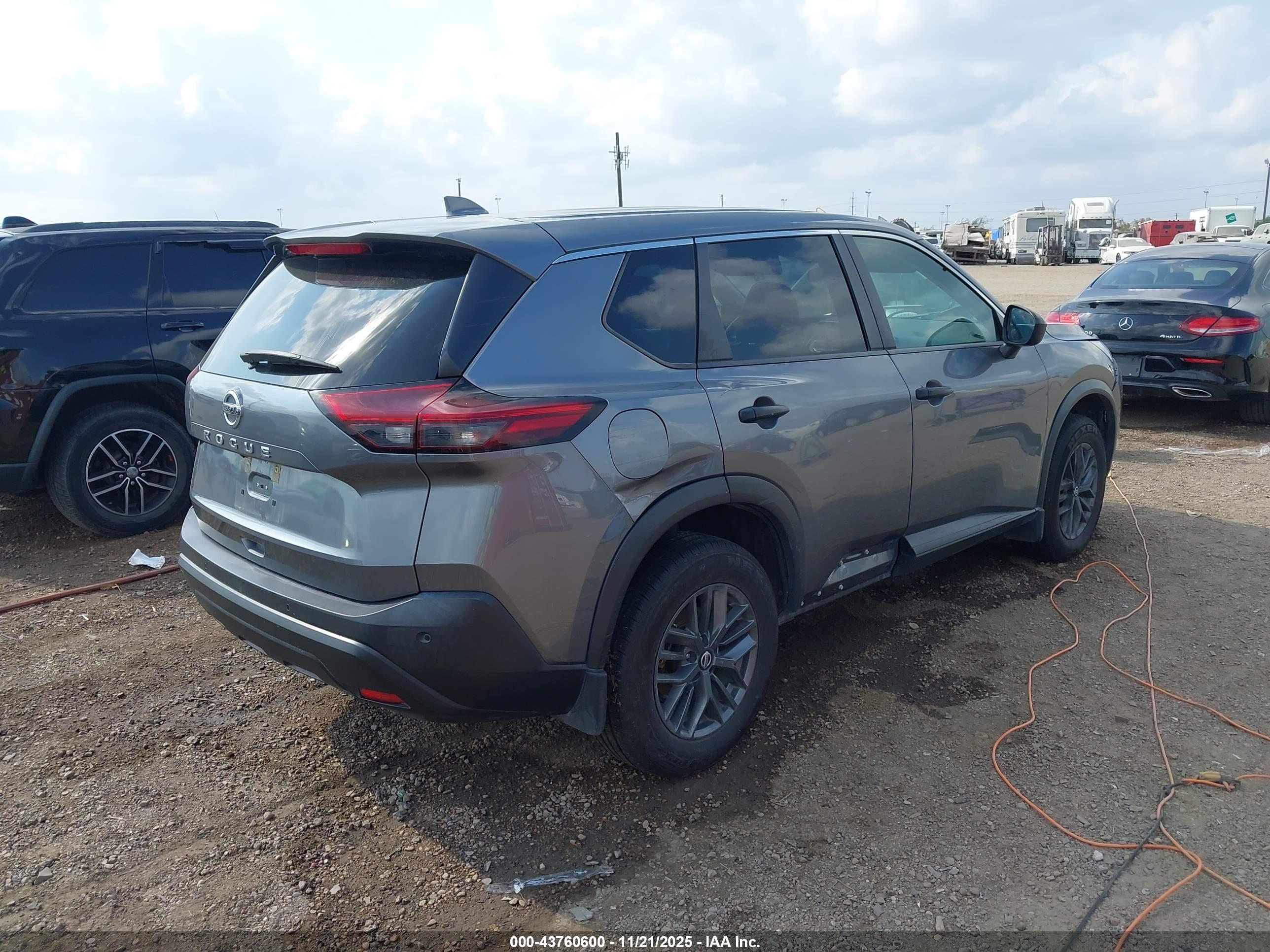 NISSAN ROGUE image 4