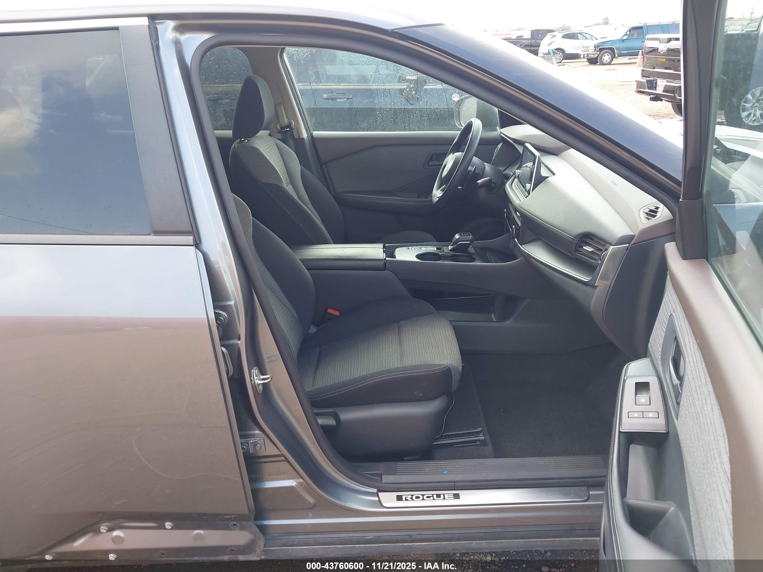 NISSAN ROGUE image 5