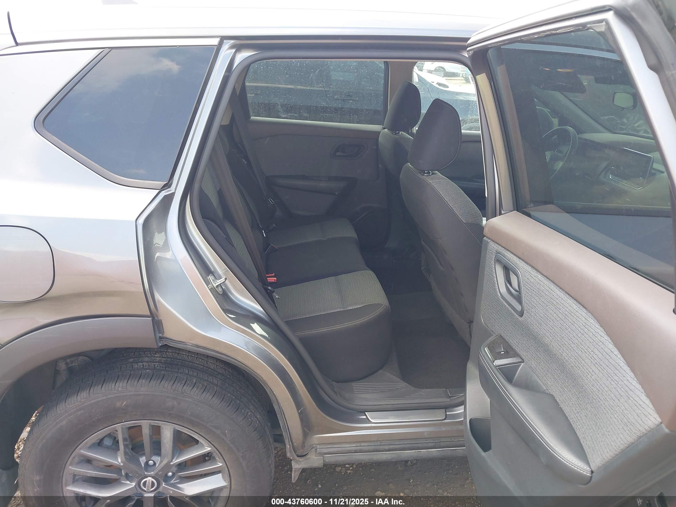 NISSAN ROGUE image 8