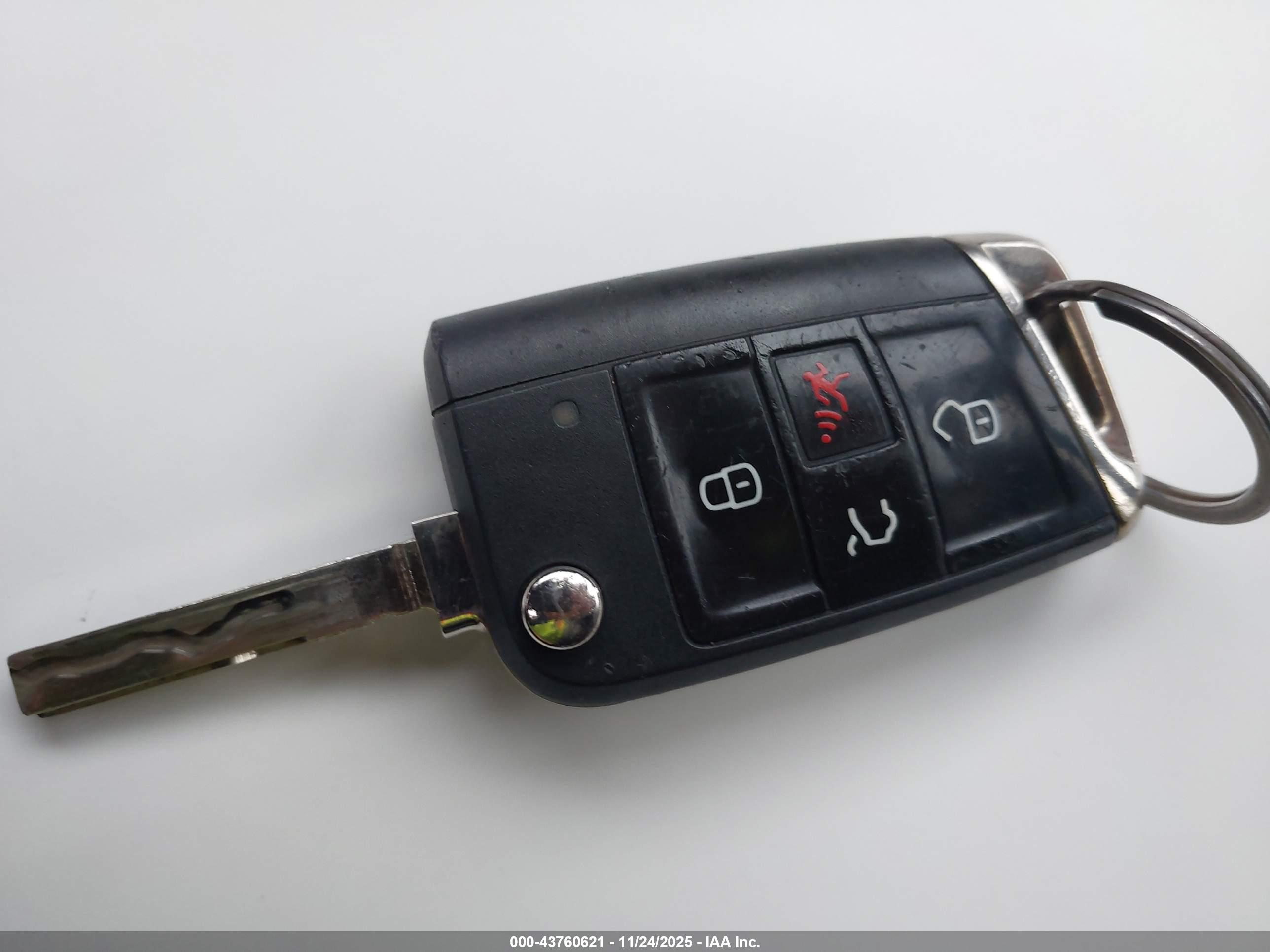 VOLKSWAGEN TIGUAN image 11