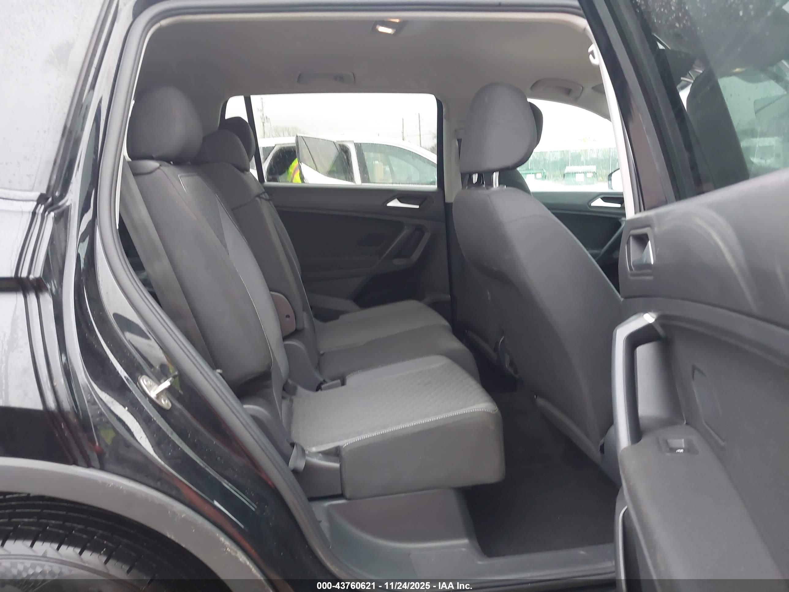 VOLKSWAGEN TIGUAN image 8