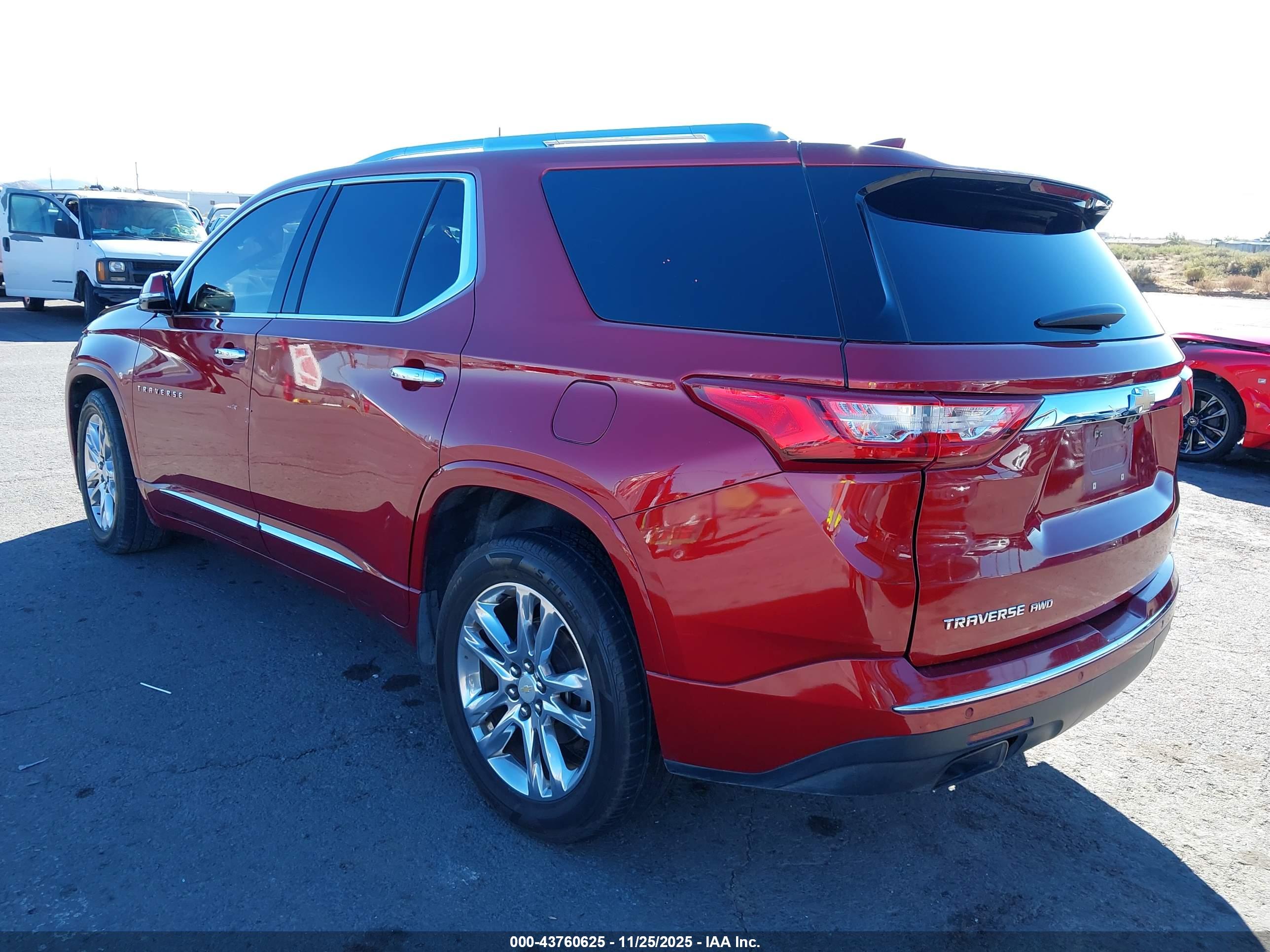 CHEVROLET TRAVERSE image 3