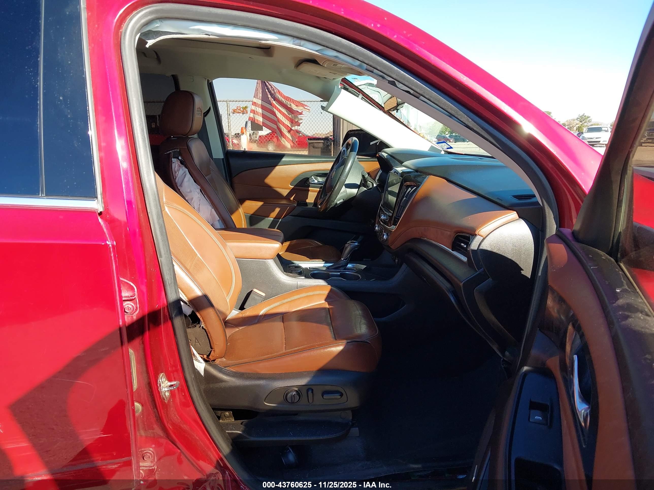 CHEVROLET TRAVERSE image 5