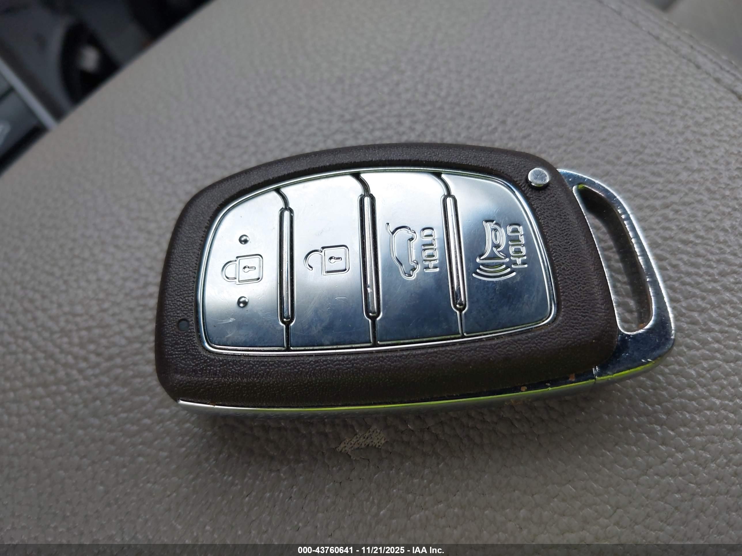 HYUNDAI TUCSON image 11
