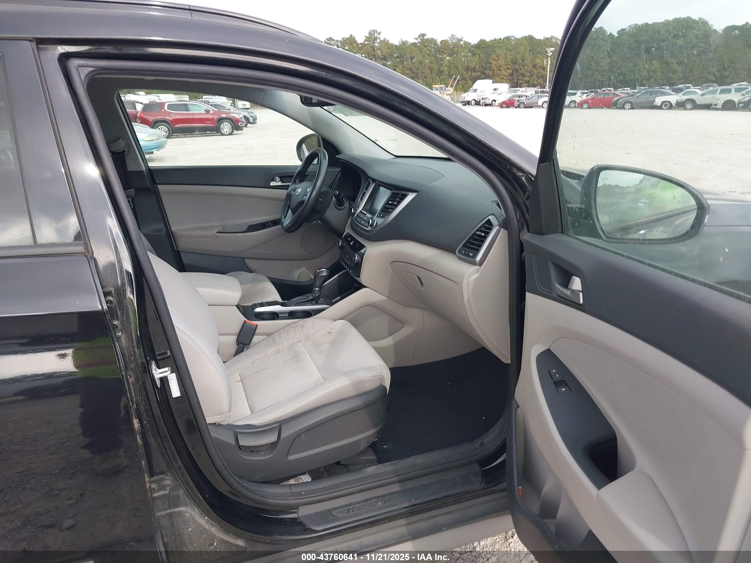 HYUNDAI TUCSON image 5