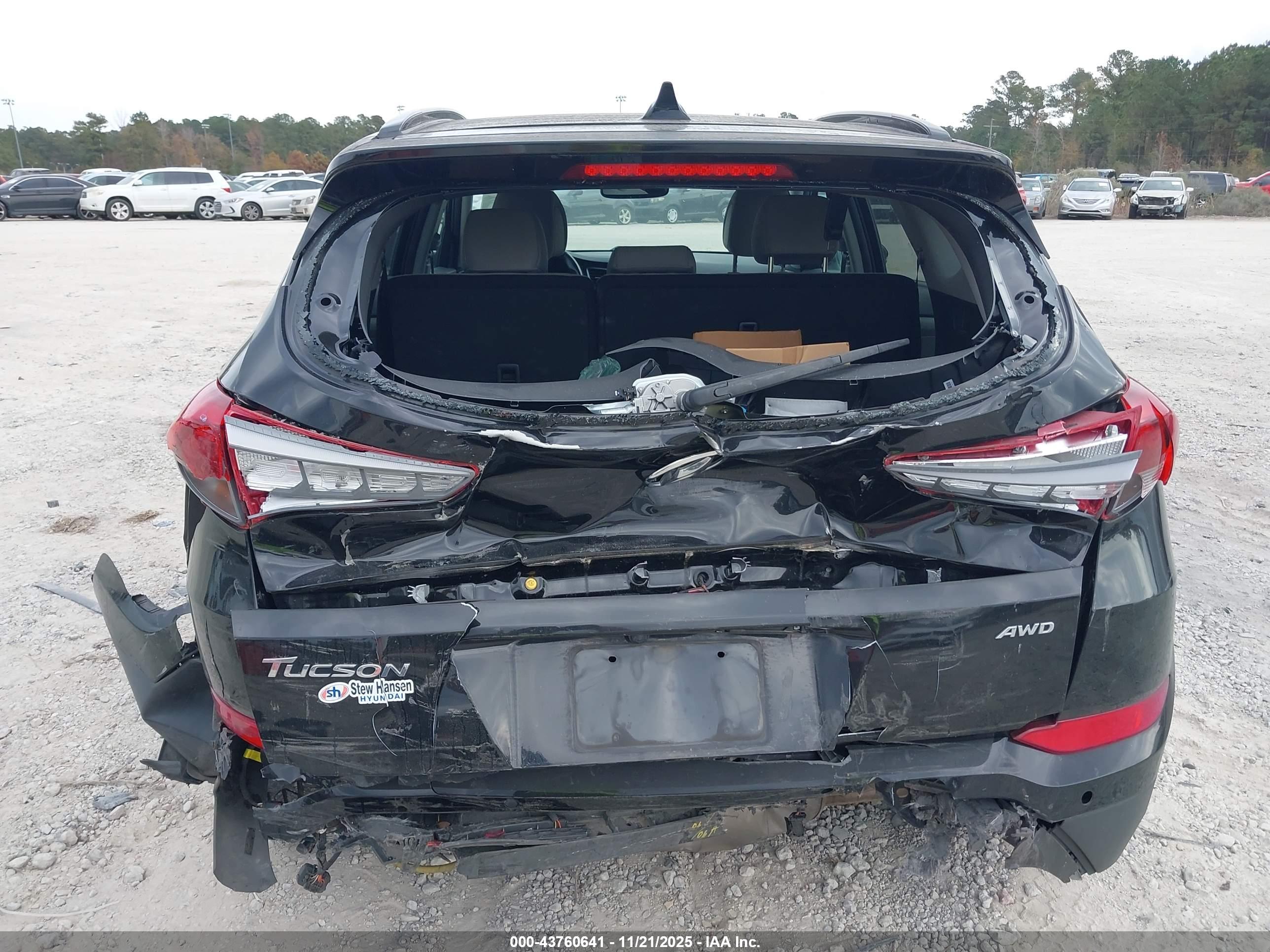 HYUNDAI TUCSON image 6