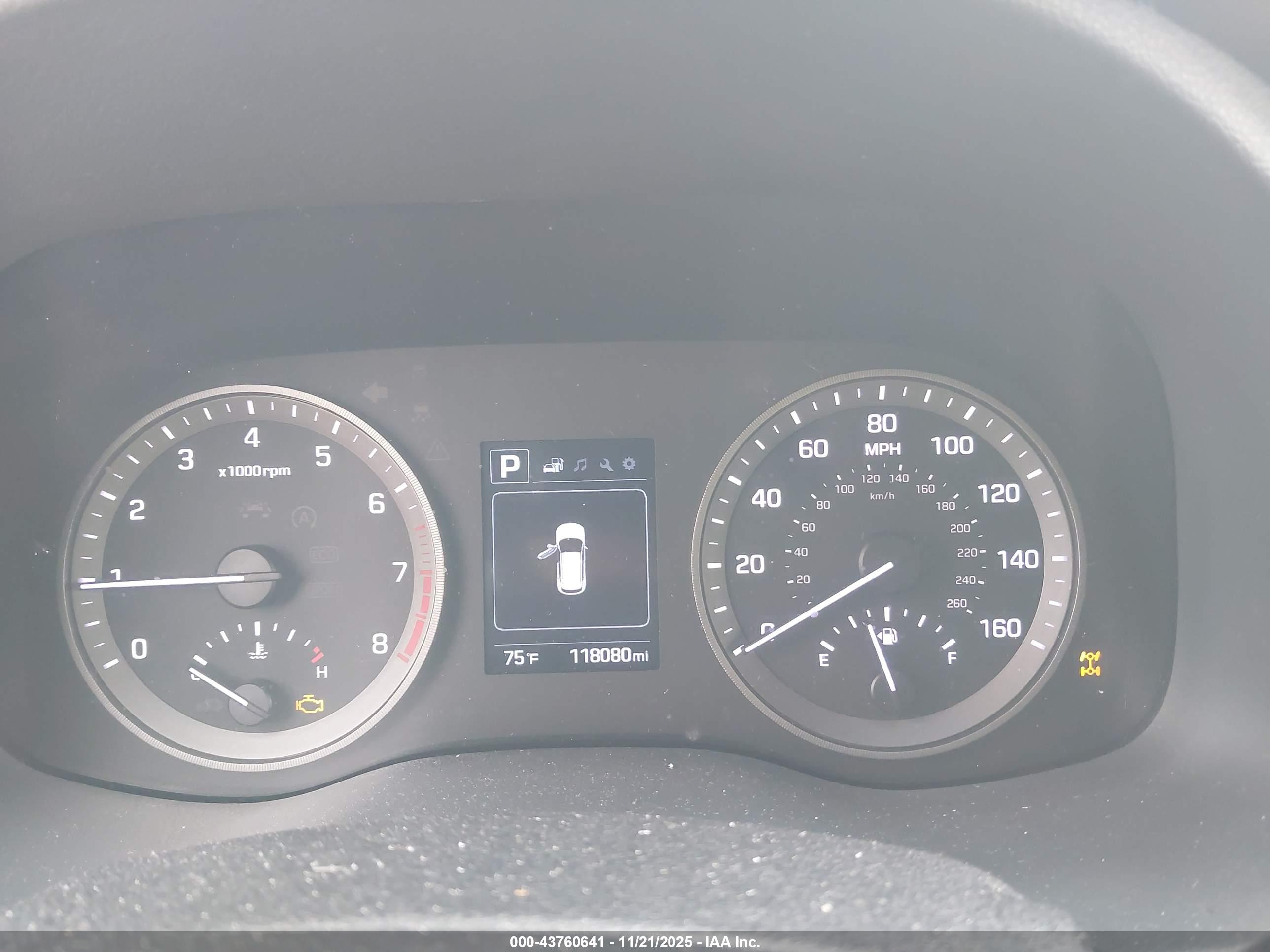 HYUNDAI TUCSON image 7