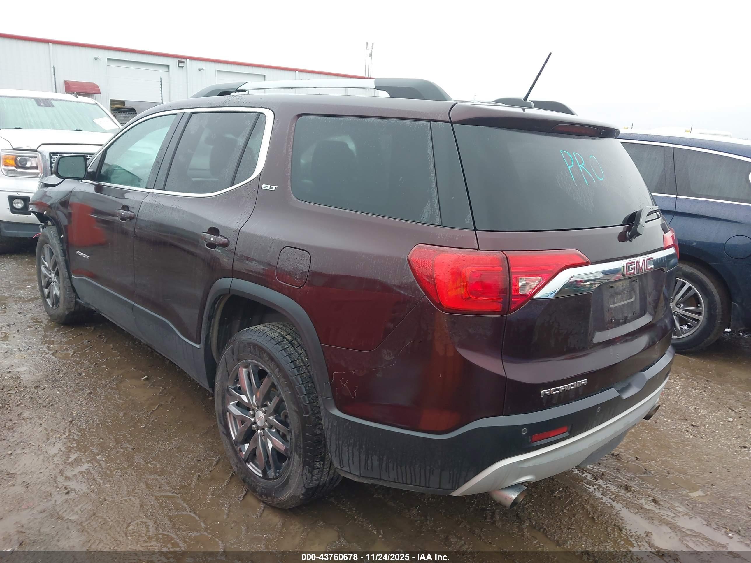 GMC ACADIA image 3