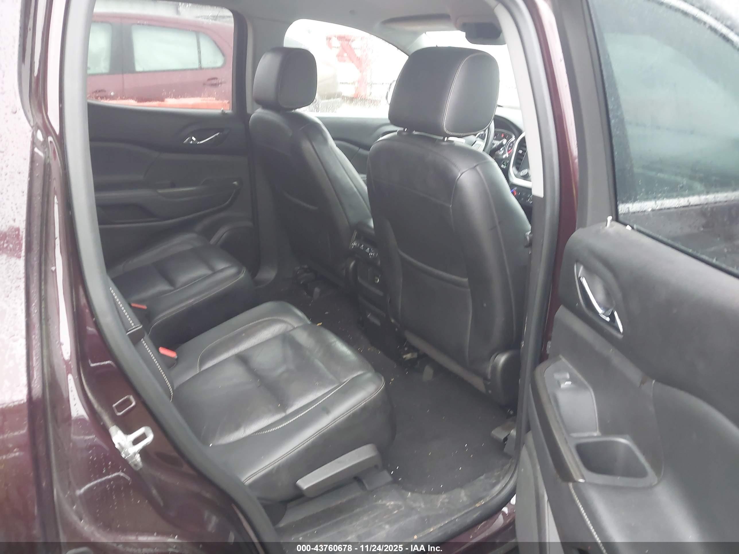 GMC ACADIA image 8