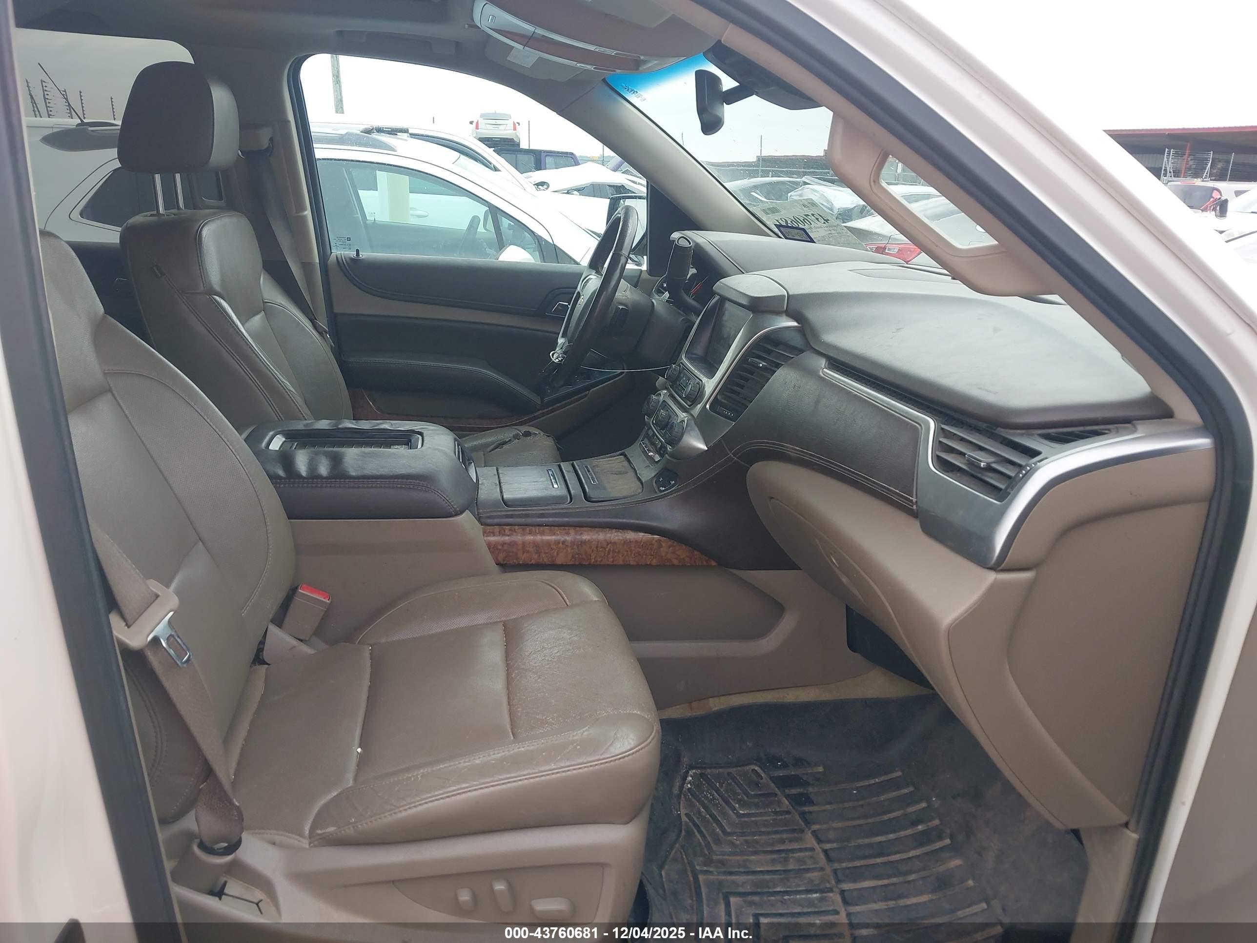 CHEVROLET SUBURBAN image 5
