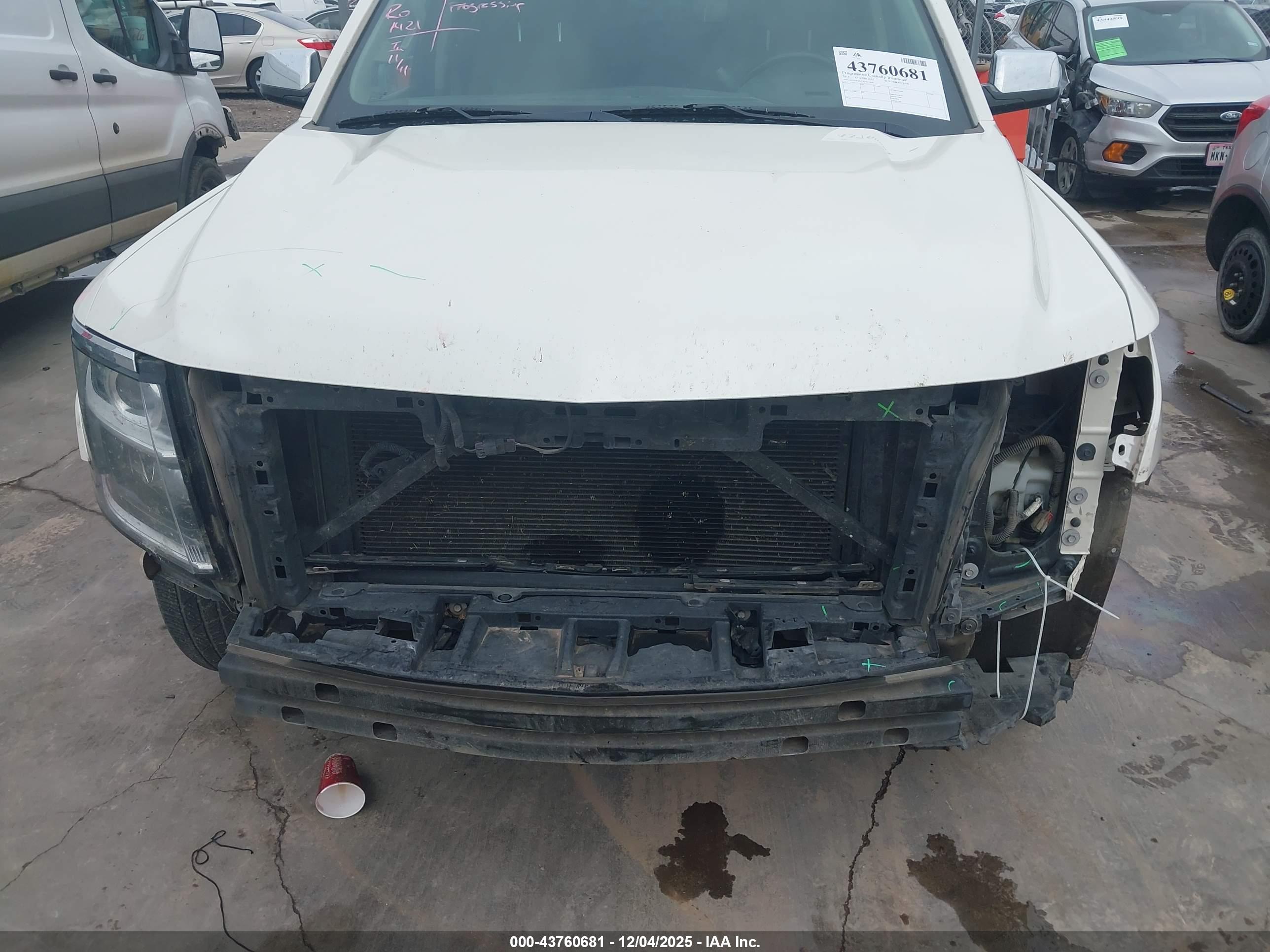 CHEVROLET SUBURBAN image 6