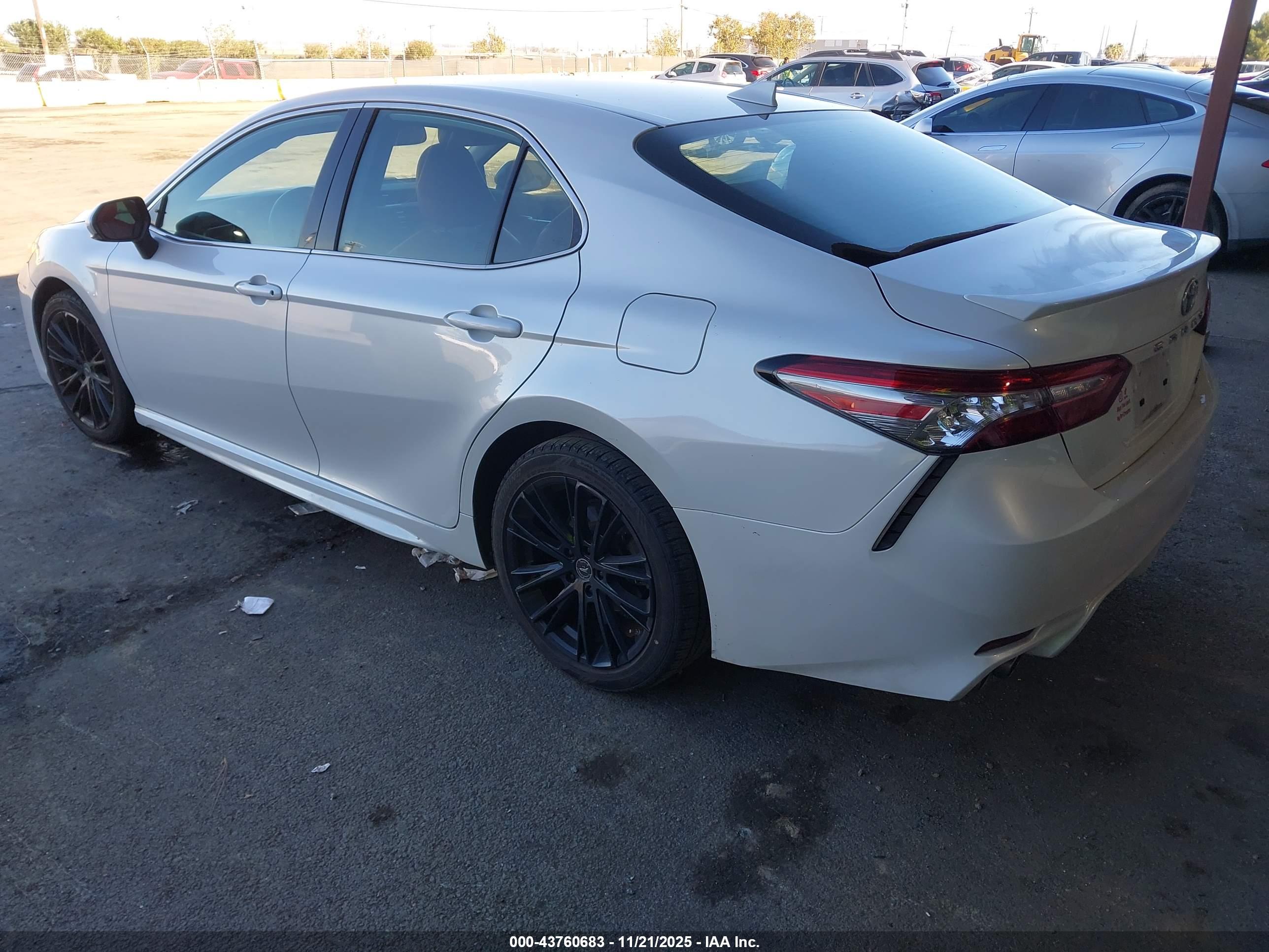 TOYOTA CAMRY image 3