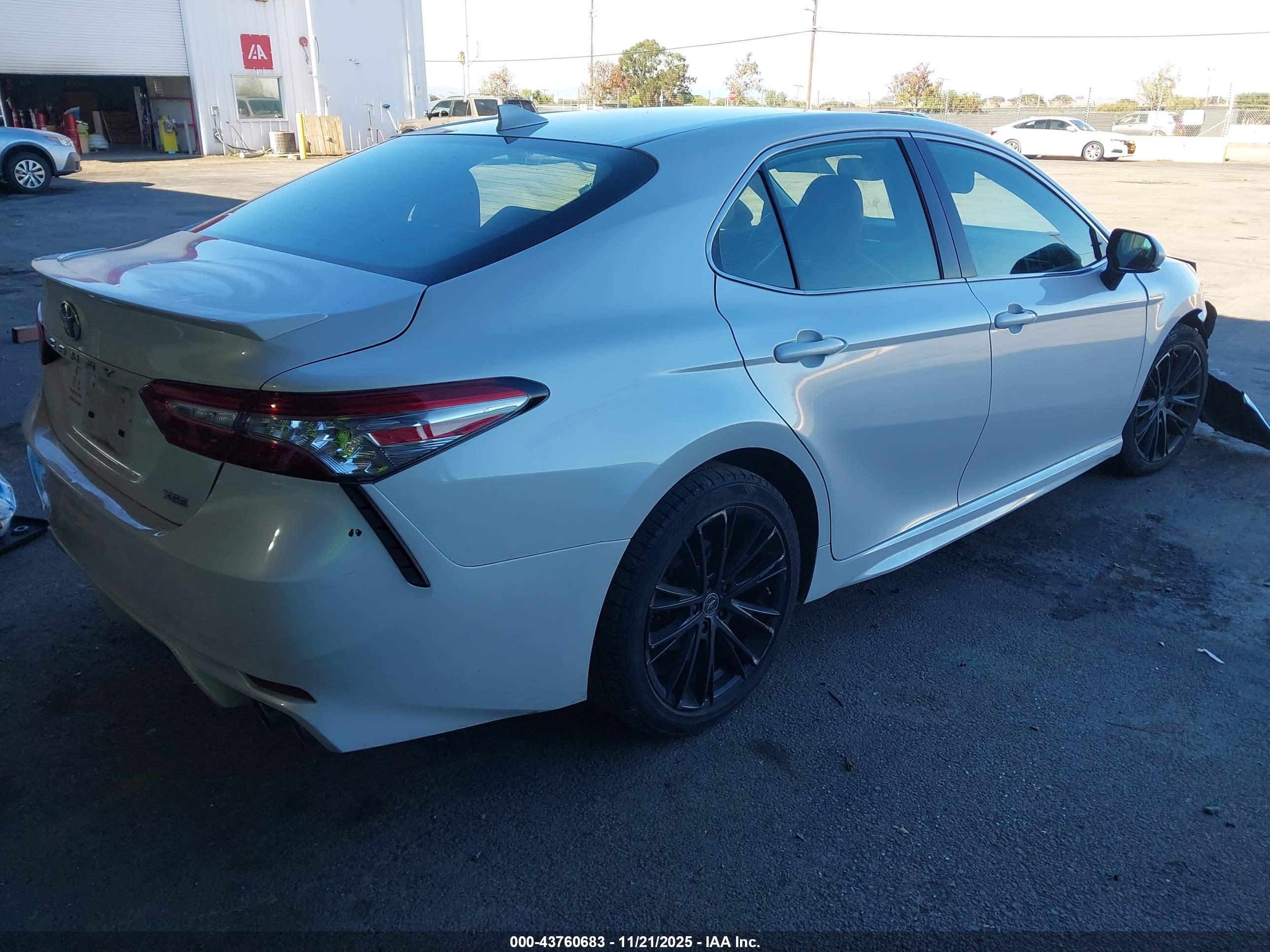 TOYOTA CAMRY image 4