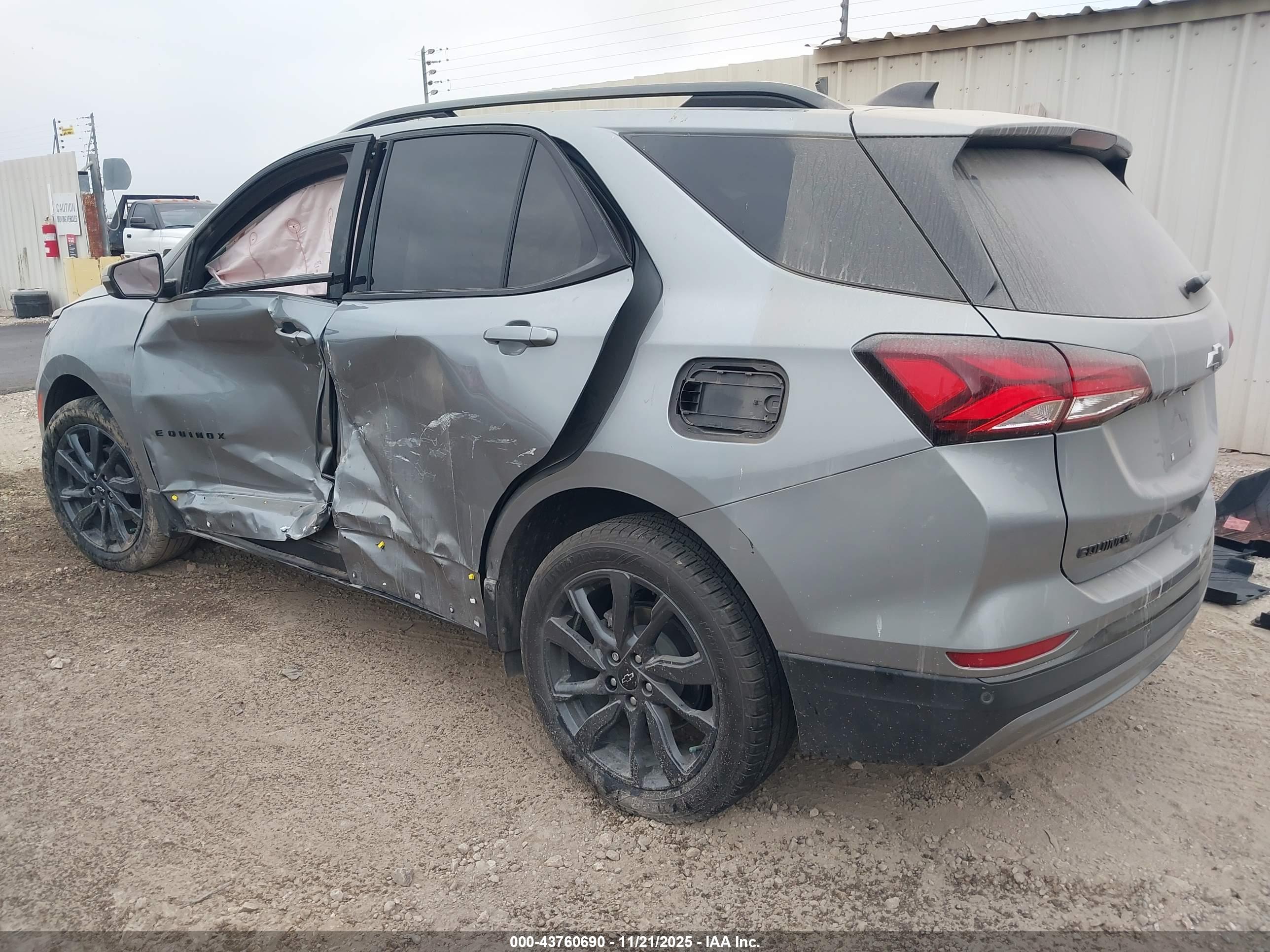 CHEVROLET EQUINOX image 3